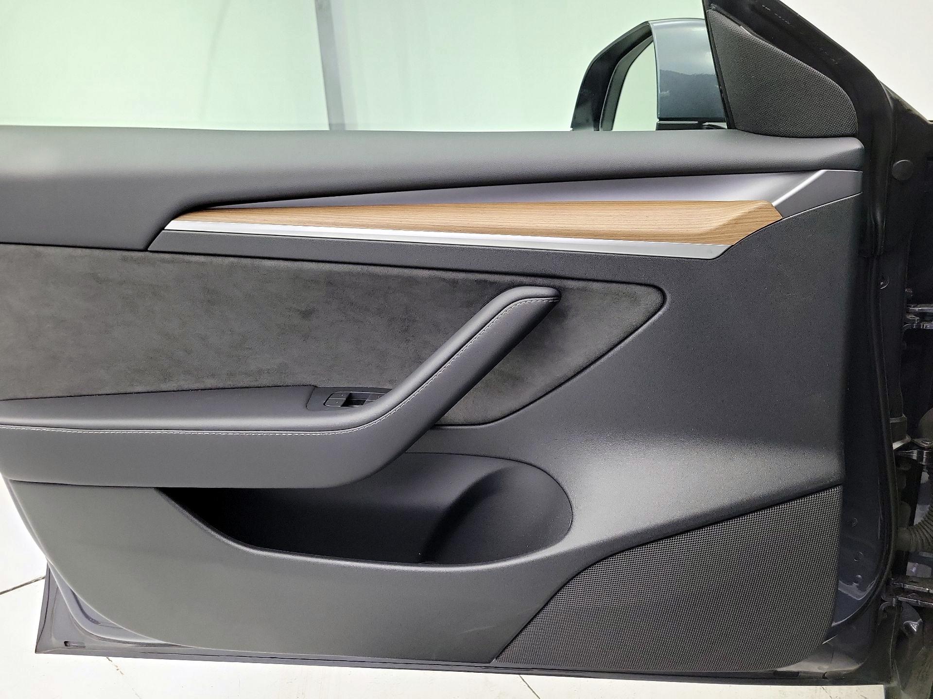 Thumbnail: 2023 Tesla Model 3 - 12
