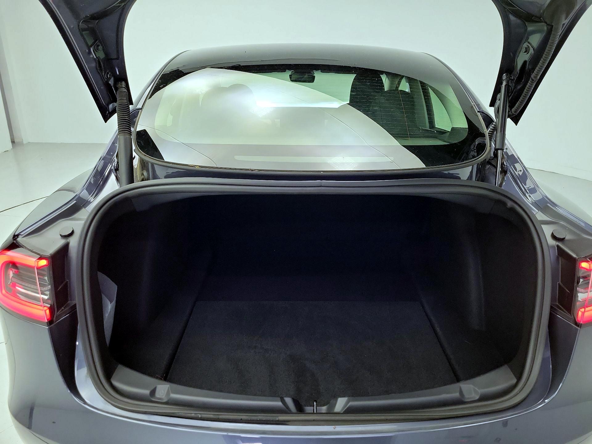 Thumbnail: 2023 Tesla Model 3 - 19