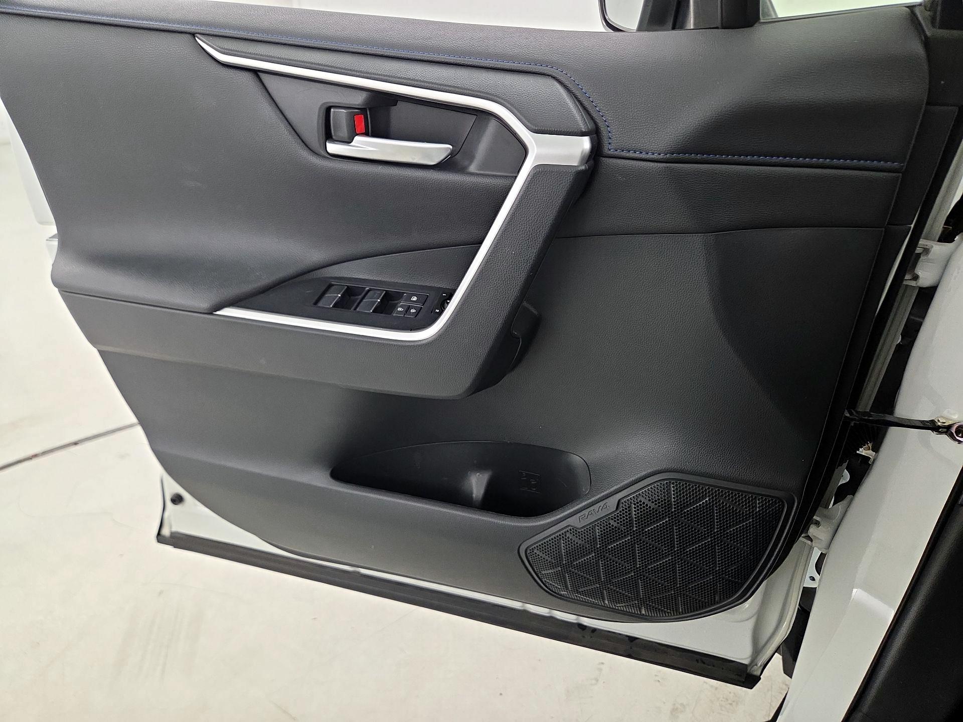 Thumbnail: 2020 Toyota RAV4 - 12