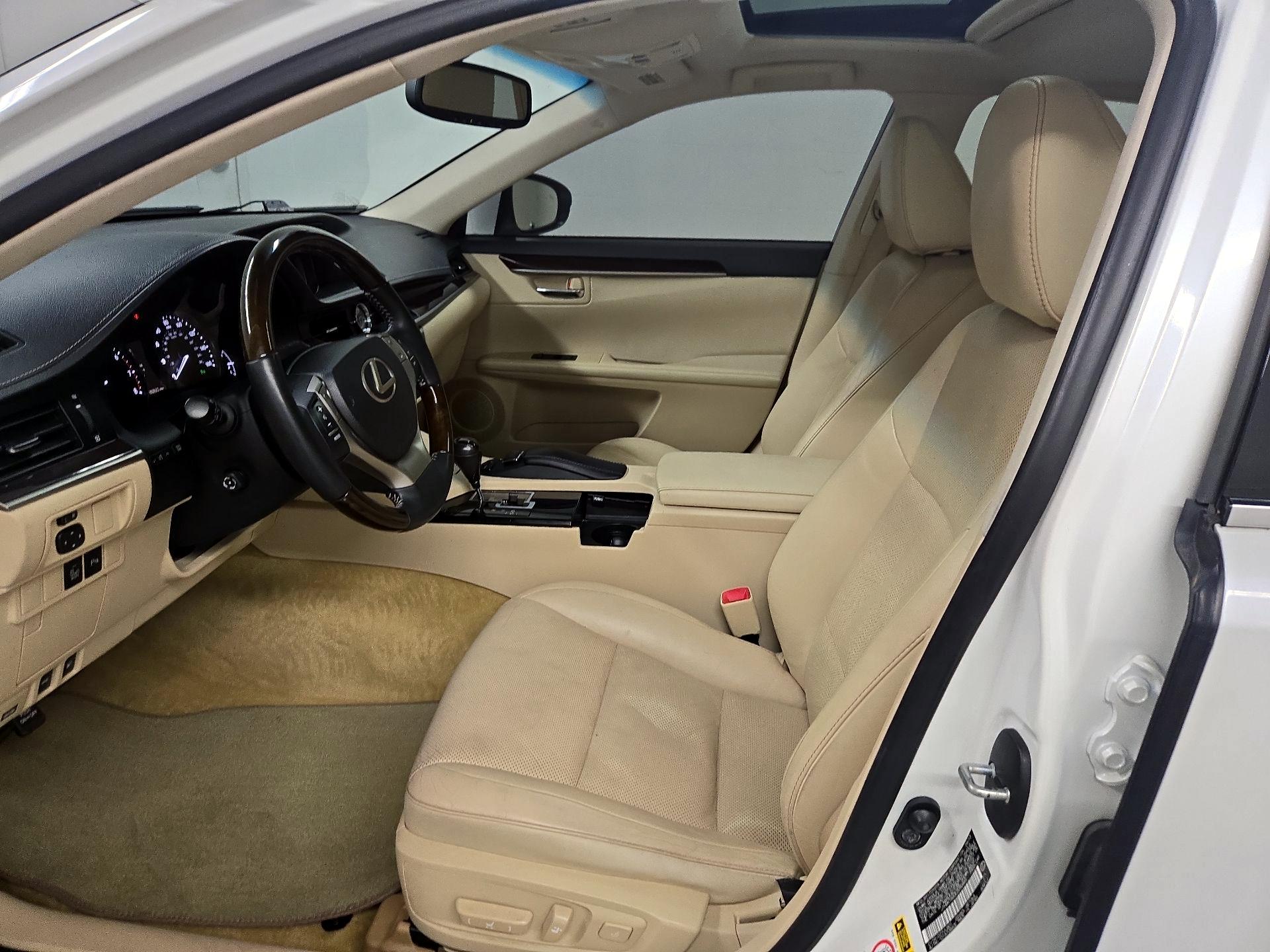Thumbnail: 2014 Lexus ES - 11