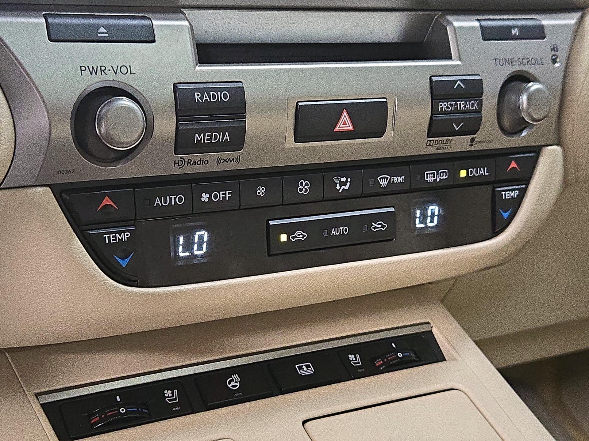 Thumbnail: 2014 Lexus ES - 17
