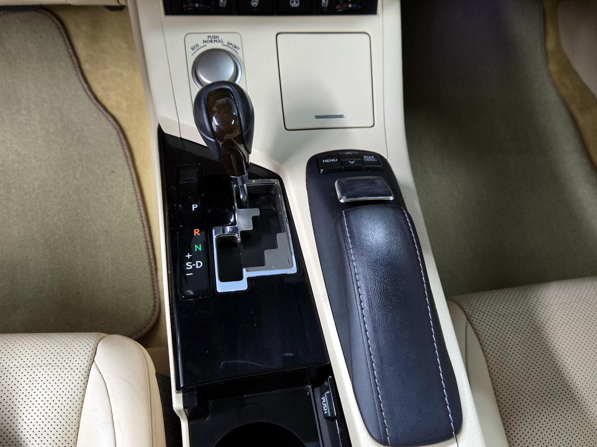 Thumbnail: 2014 Lexus ES - 18
