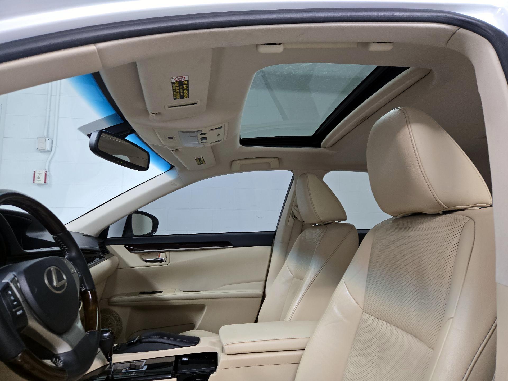 Thumbnail: 2014 Lexus ES - 20