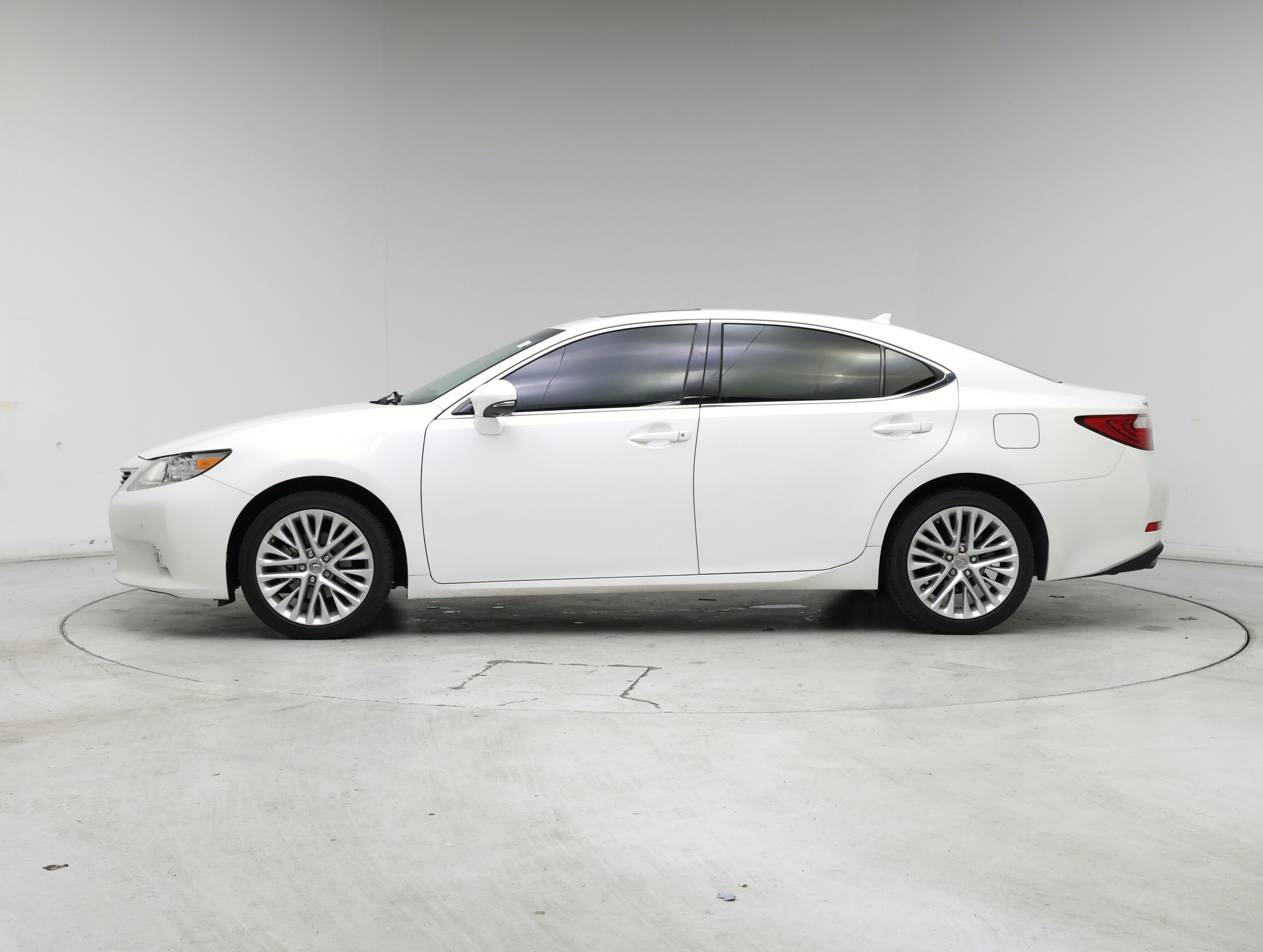 Thumbnail: 2014 Lexus ES - 3