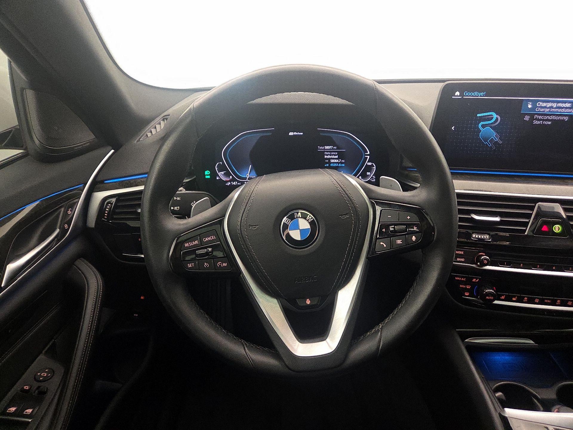 Thumbnail: 2021 BMW 5 Series - 10