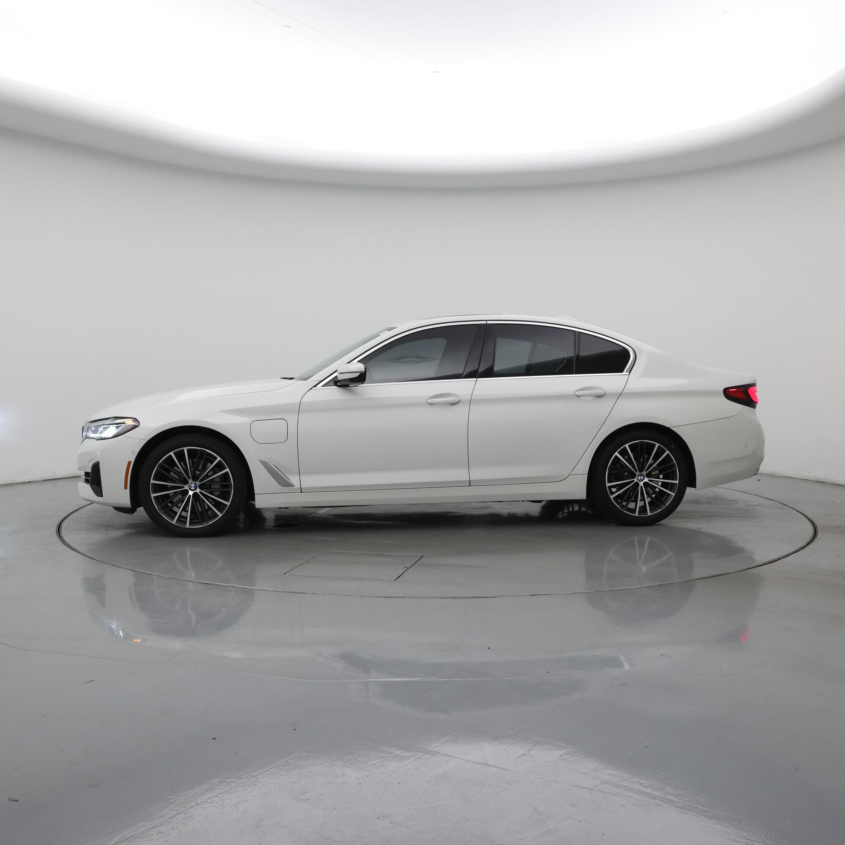 Thumbnail: 2021 BMW 5 Series - 3