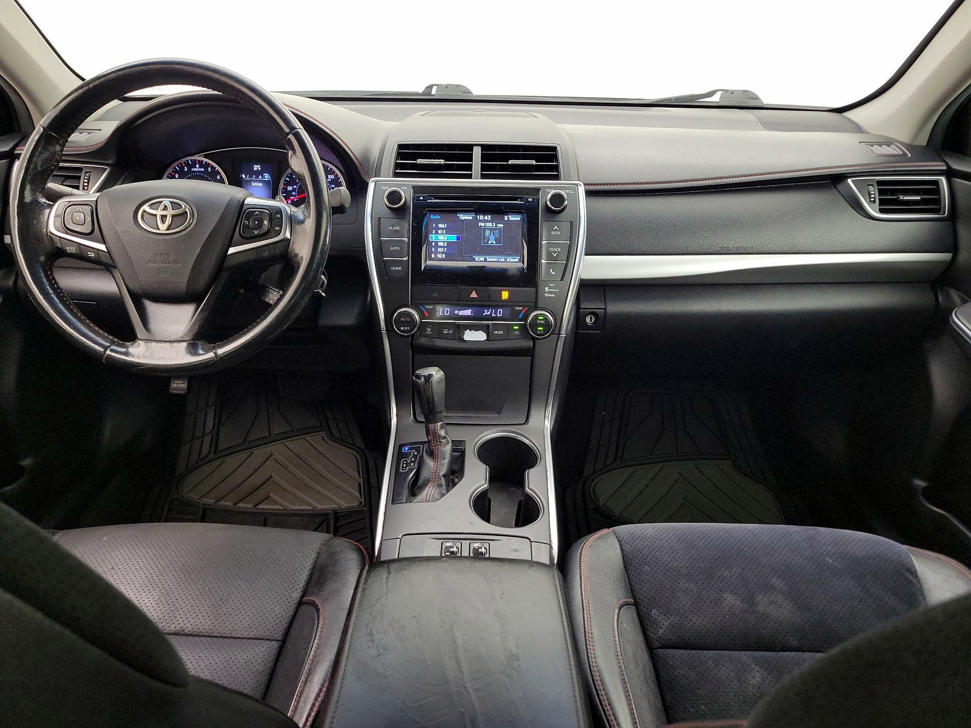 Thumbnail: 2015 Toyota Camry - 9
