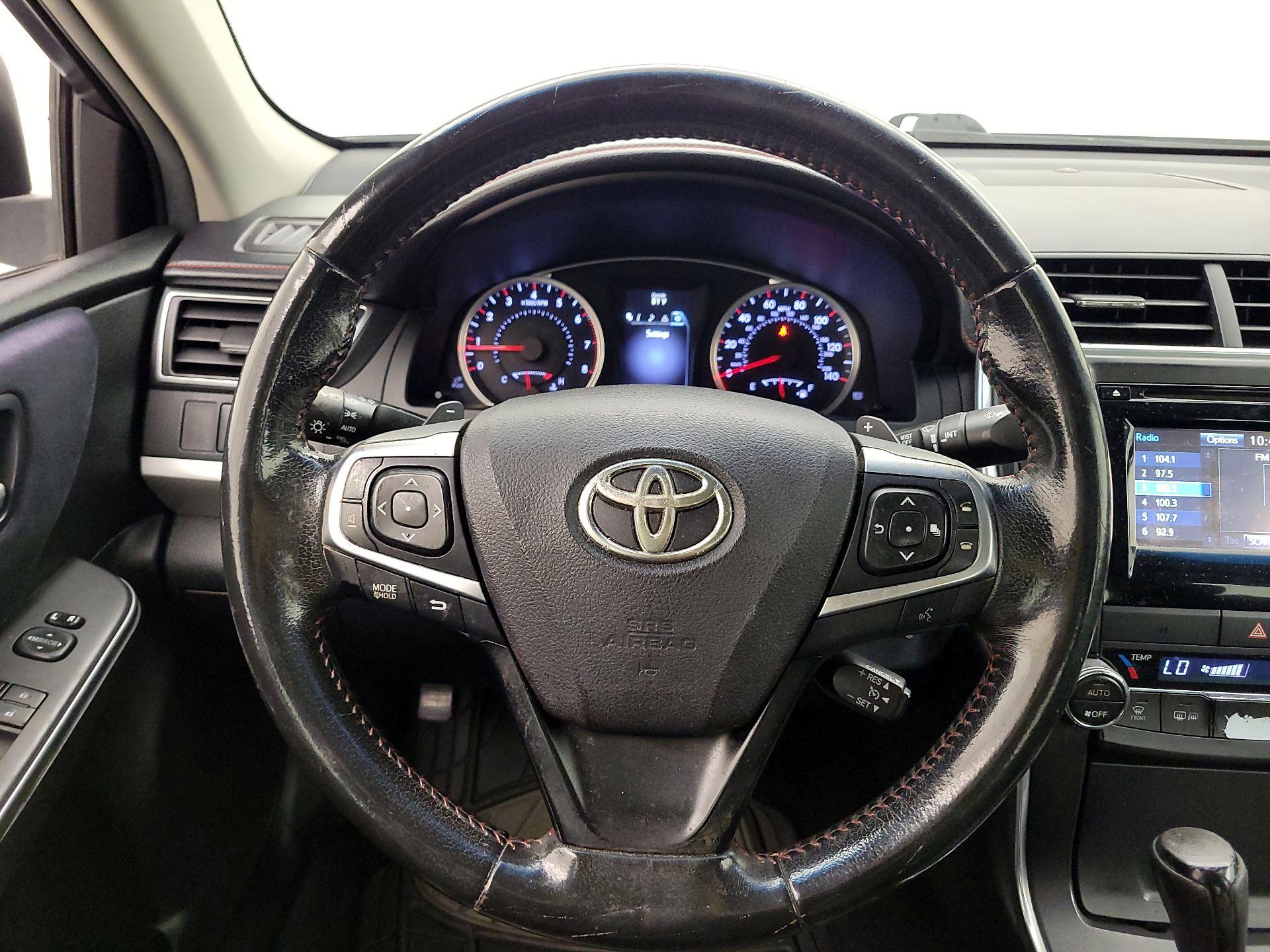 Thumbnail: 2015 Toyota Camry - 10