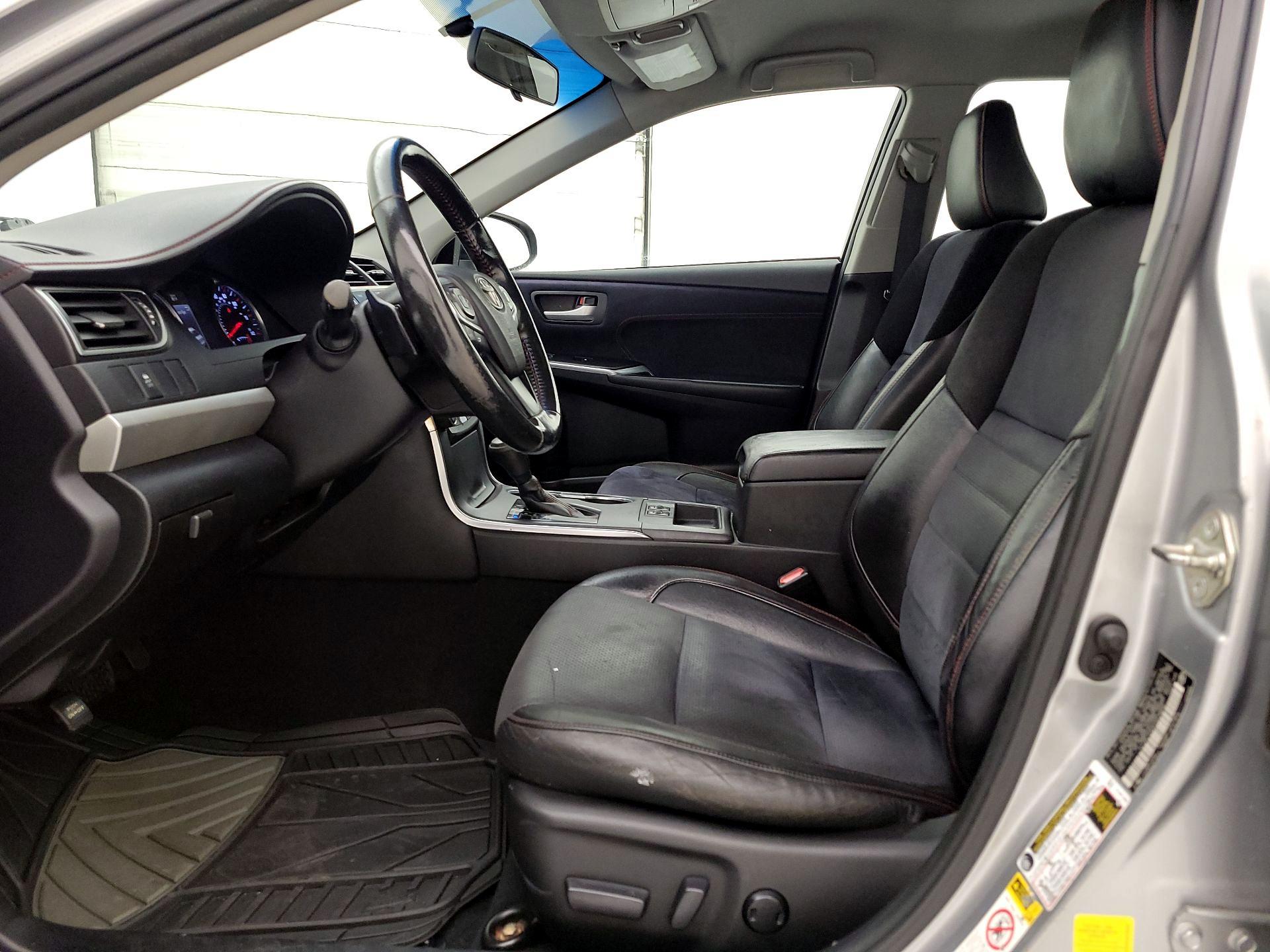 Thumbnail: 2015 Toyota Camry - 11