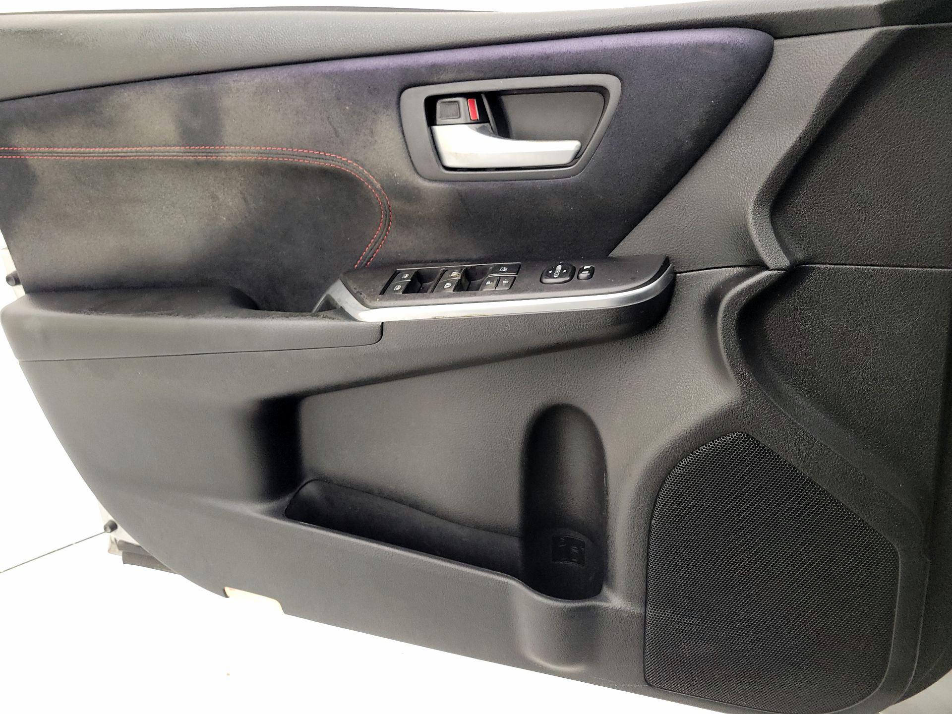 Thumbnail: 2015 Toyota Camry - 12