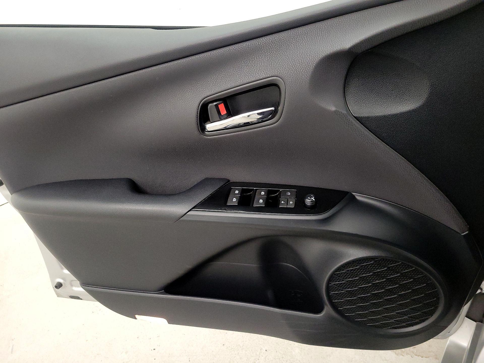 Thumbnail: 2016 Toyota Prius - 12