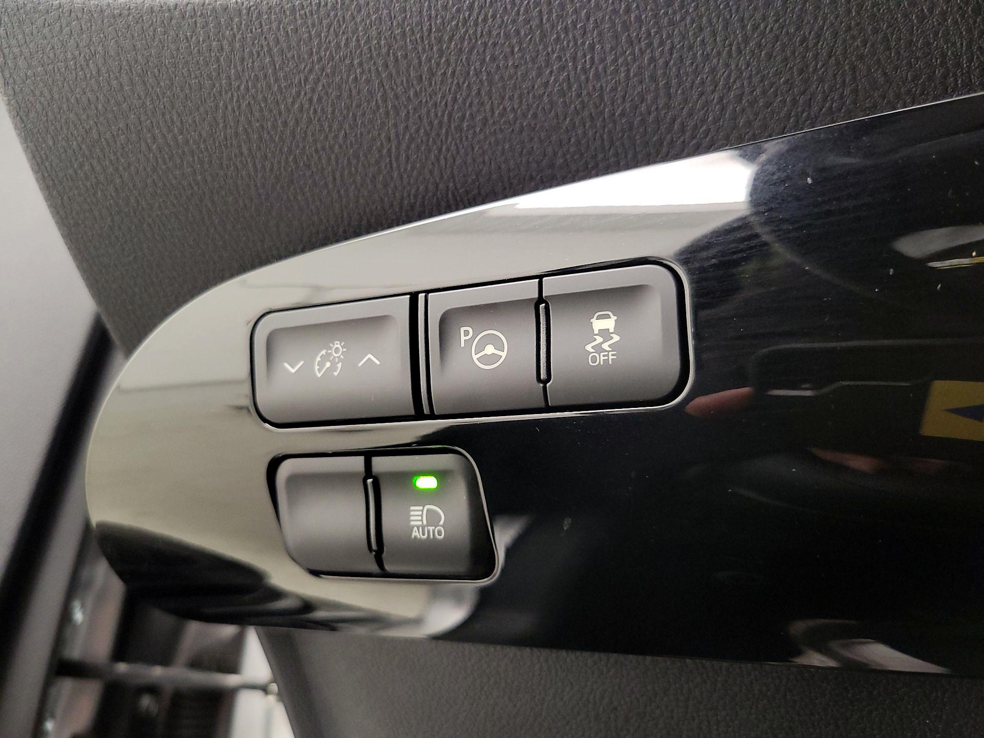 Thumbnail: 2016 Toyota Prius - 13