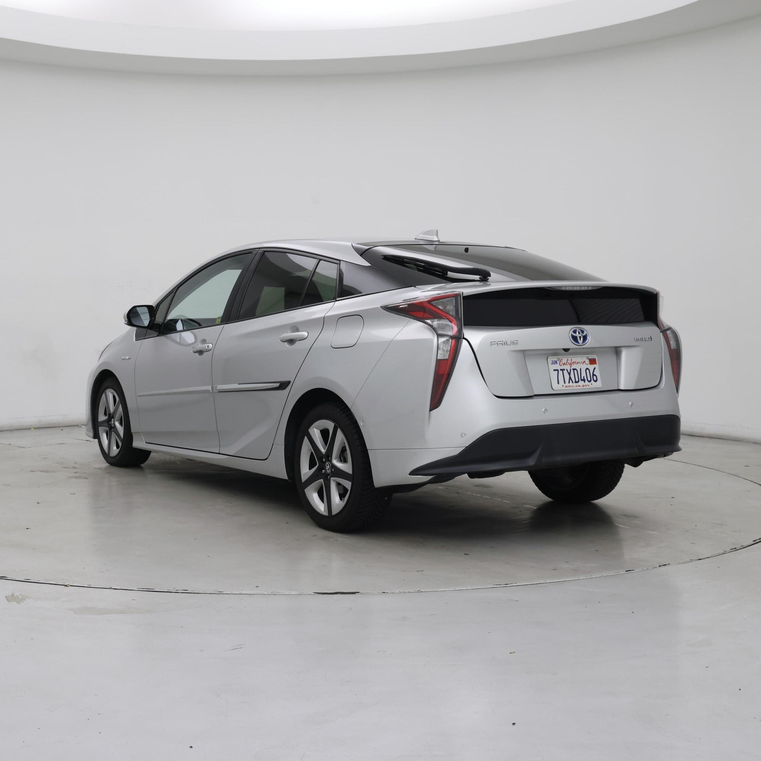 Thumbnail: 2016 Toyota Prius - 2