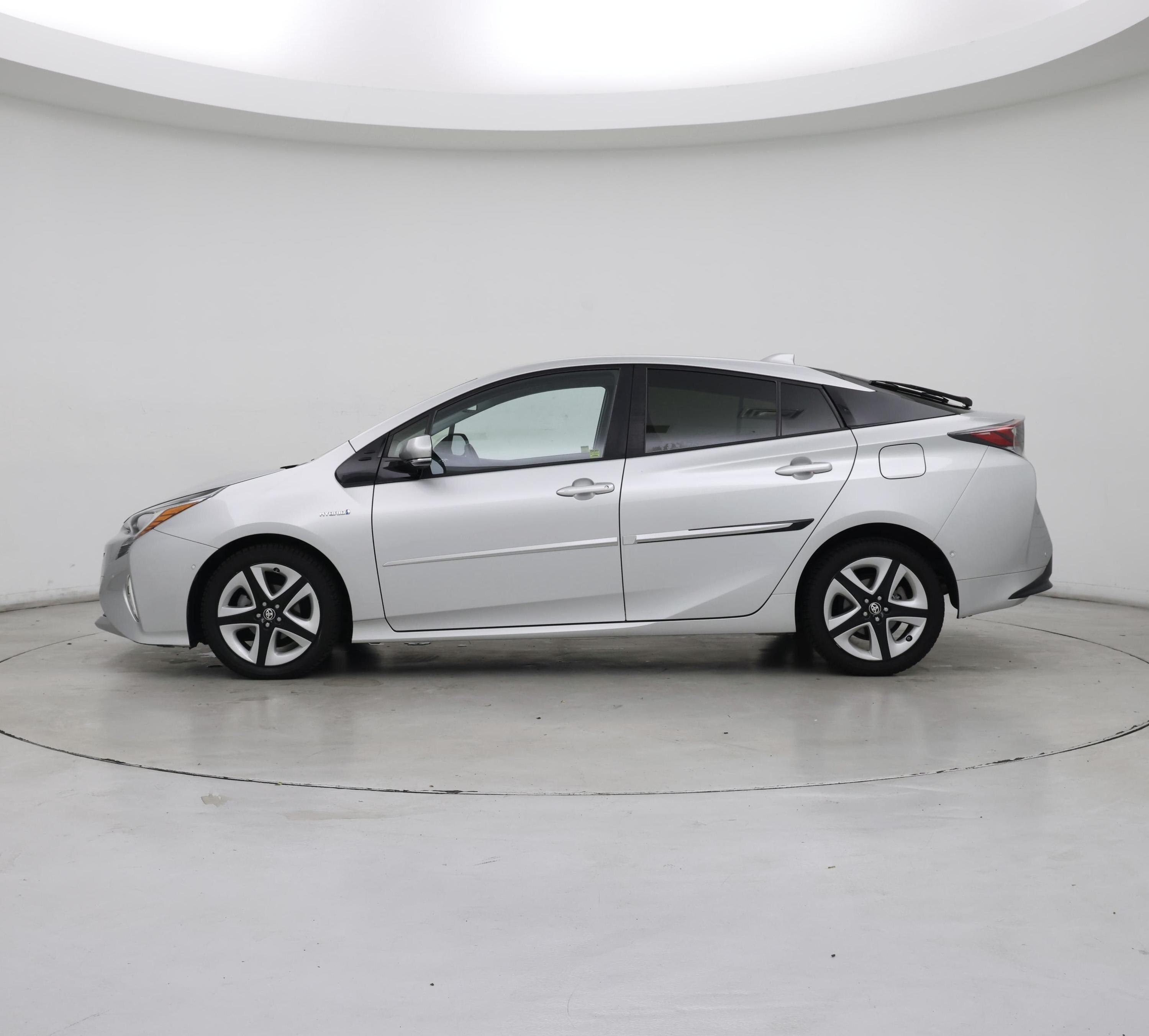Thumbnail: 2016 Toyota Prius - 3
