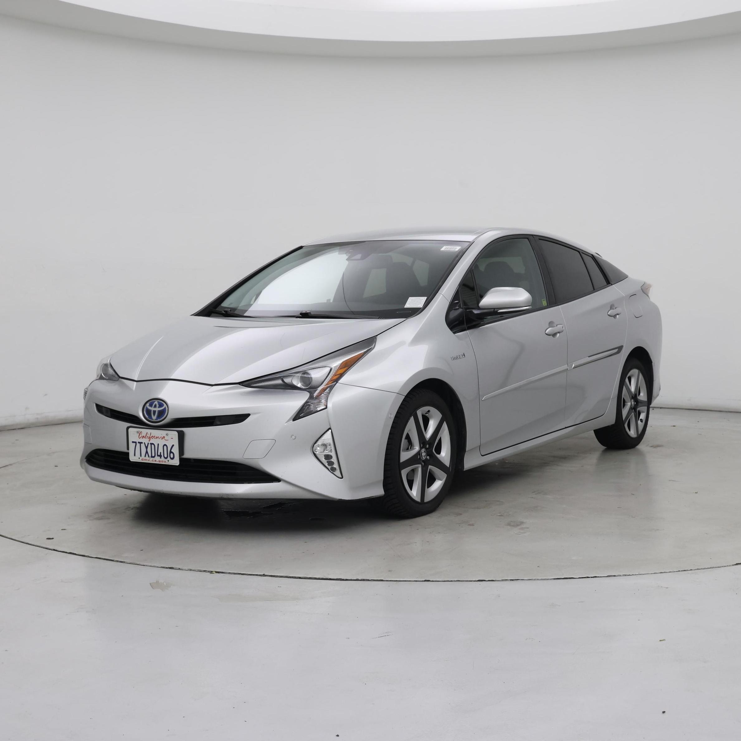 Thumbnail: 2016 Toyota Prius - 4