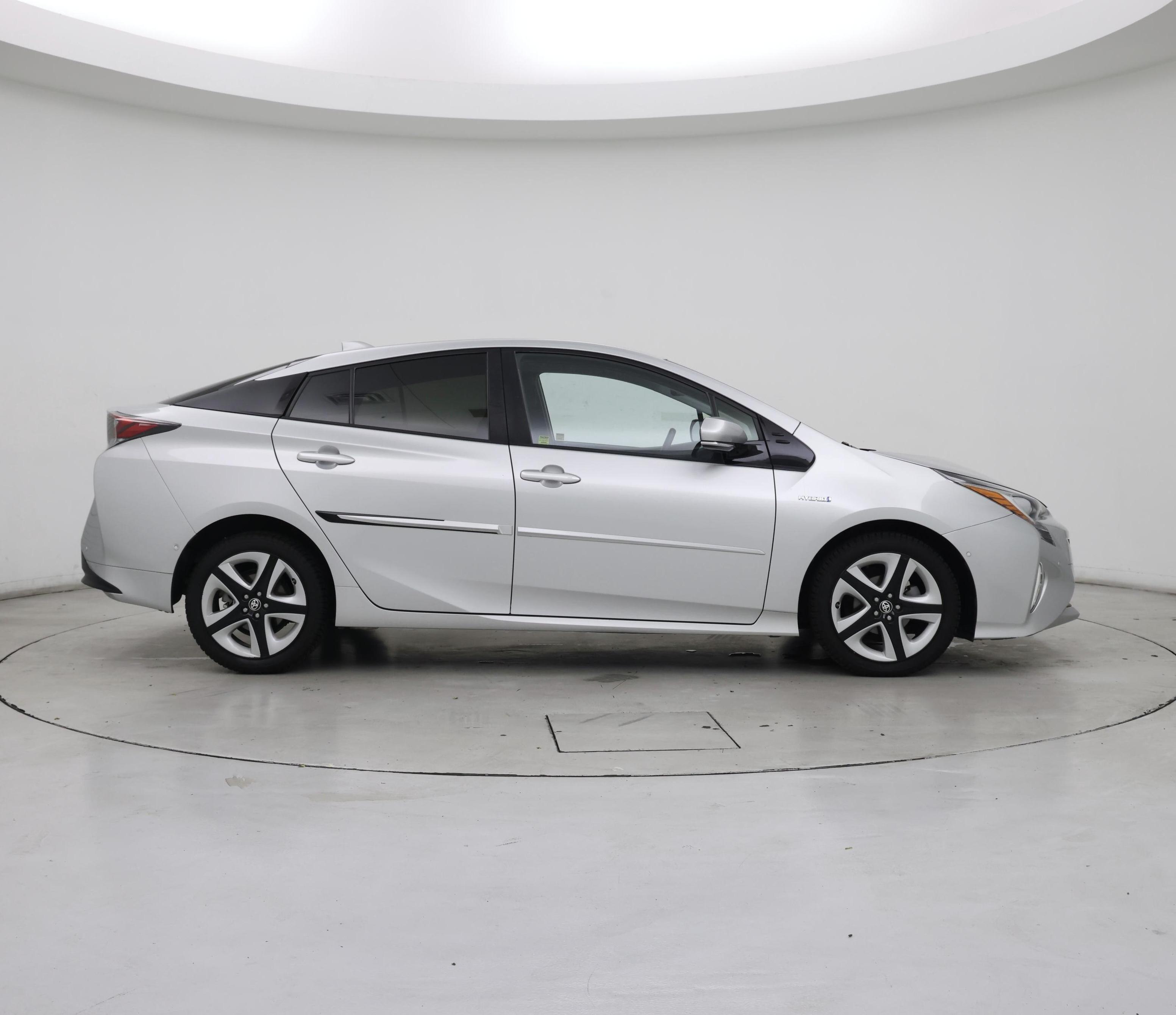 Thumbnail: 2016 Toyota Prius - 7