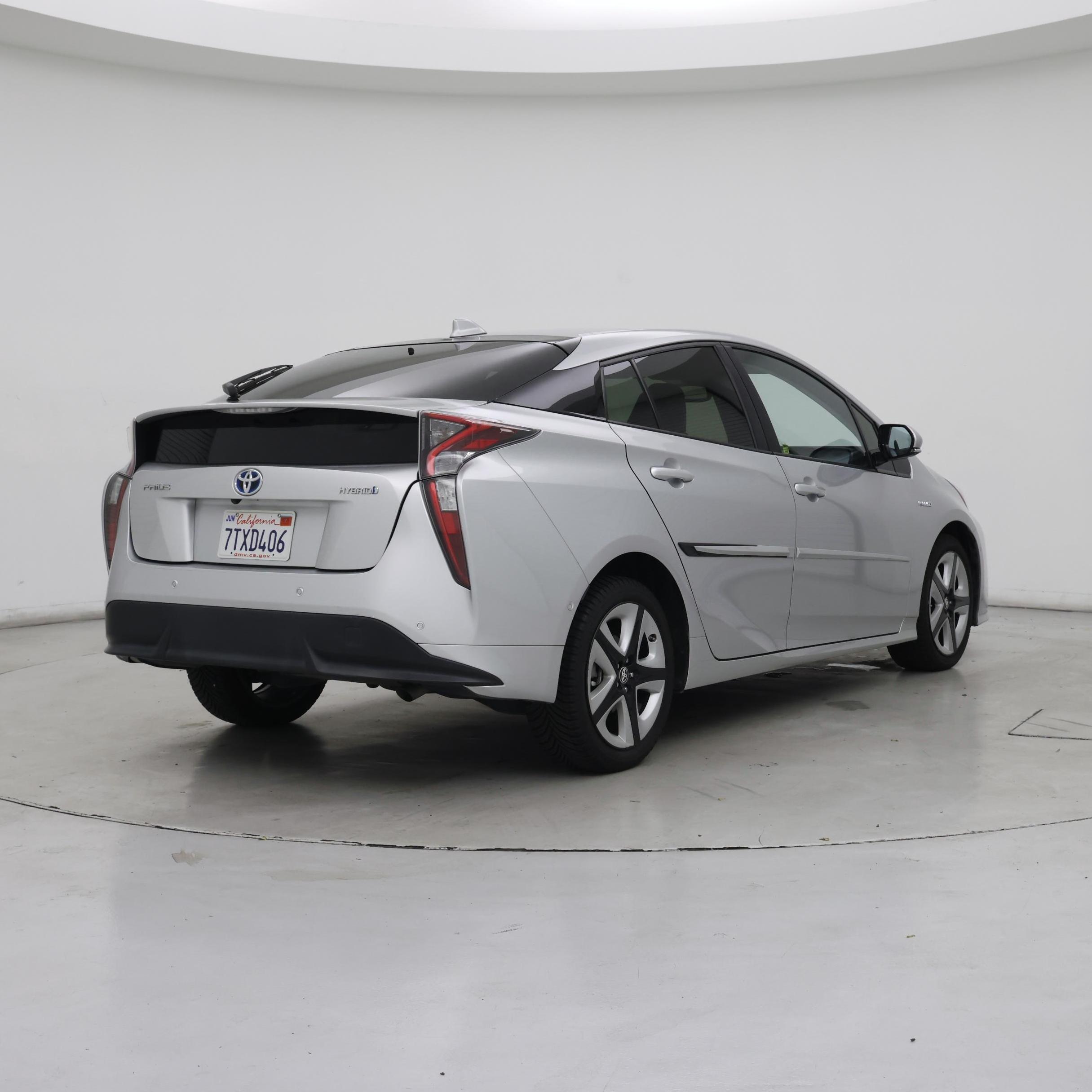 Thumbnail: 2016 Toyota Prius - 8