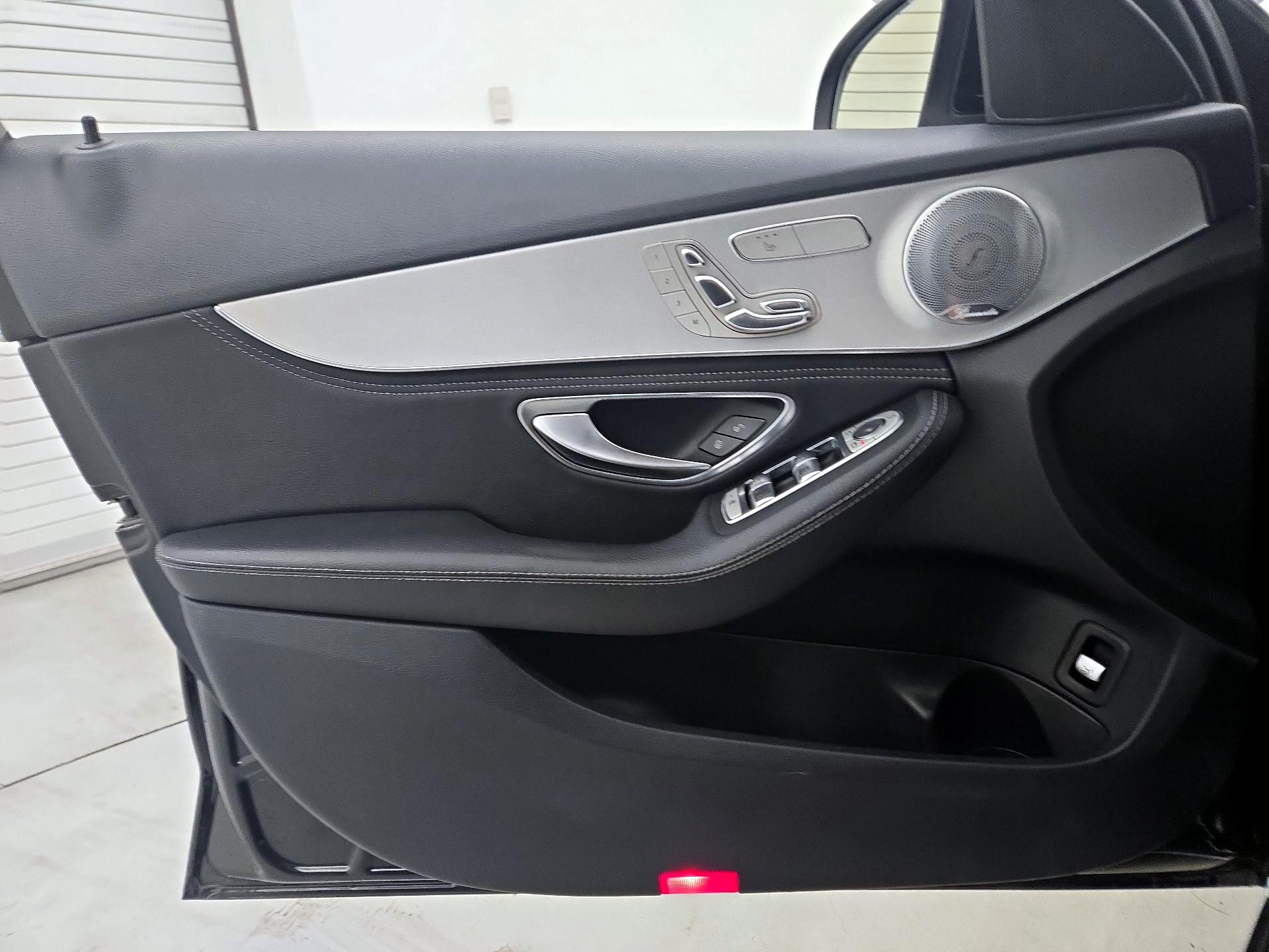 Thumbnail: 2015 Mercedes-Benz C-Class - 12