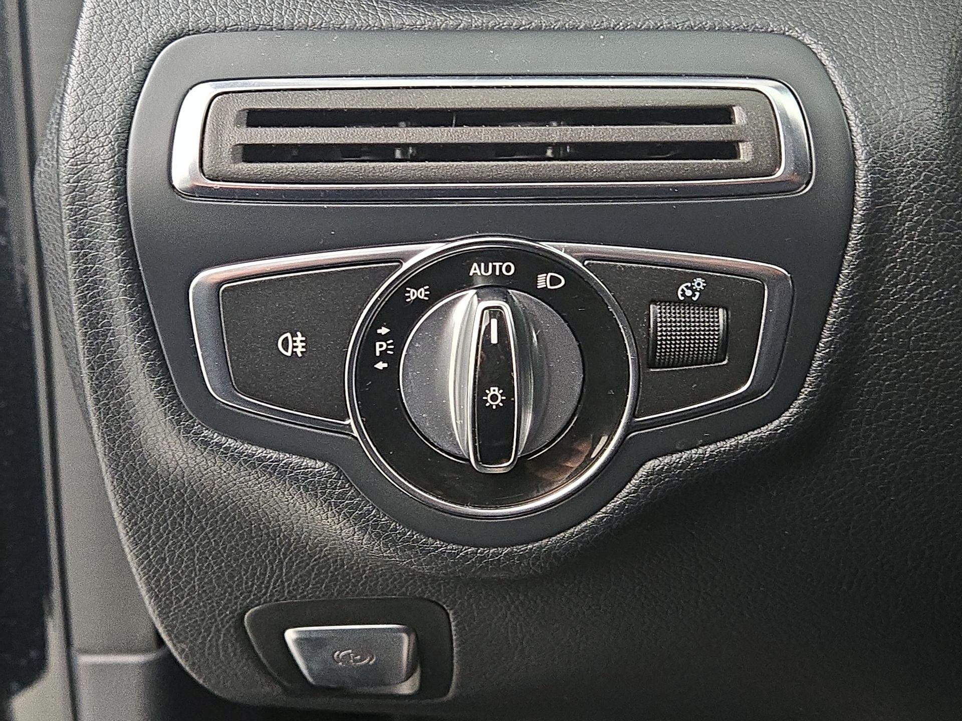 Thumbnail: 2015 Mercedes-Benz C-Class - 13