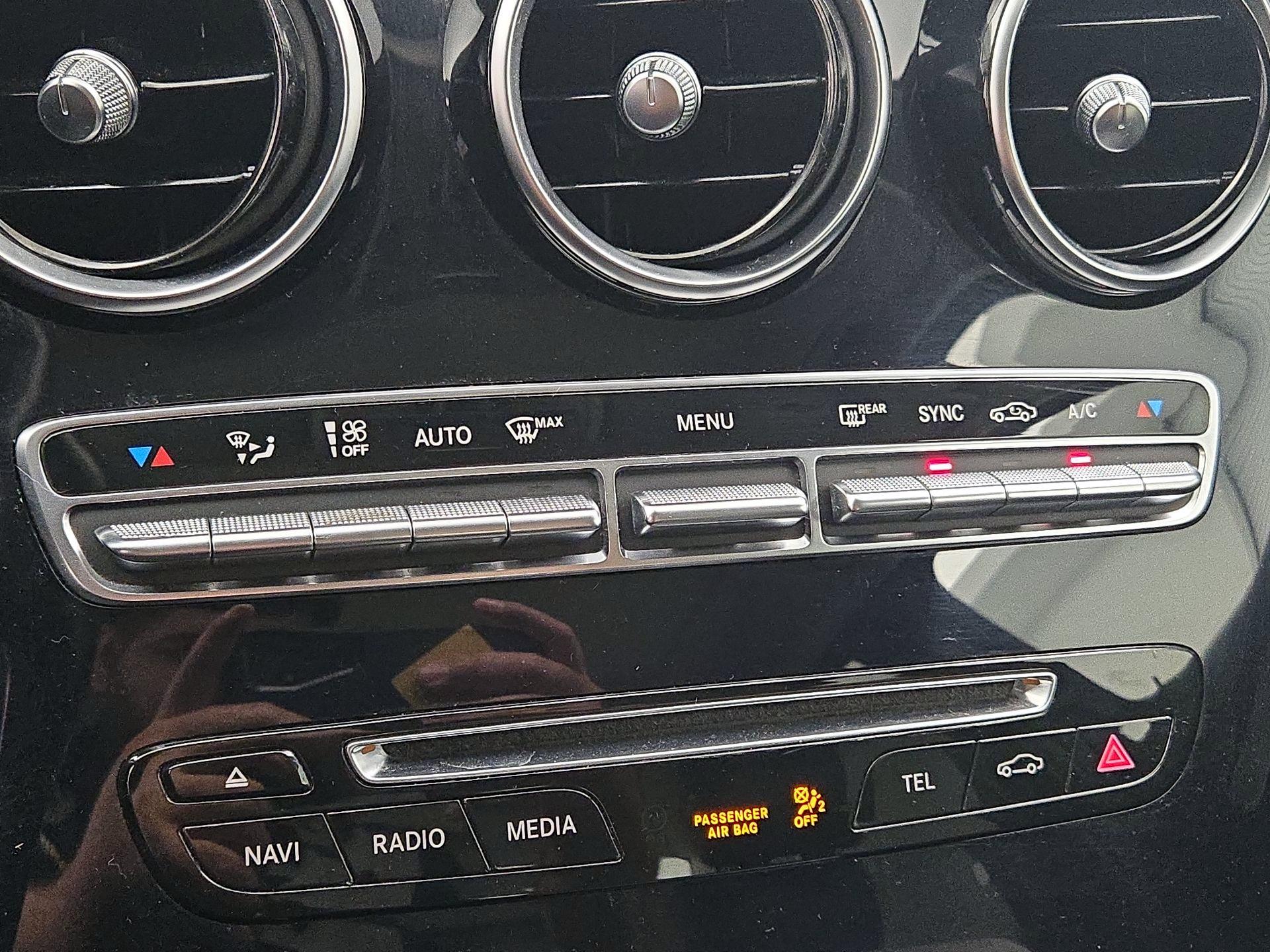 Thumbnail: 2015 Mercedes-Benz C-Class - 17