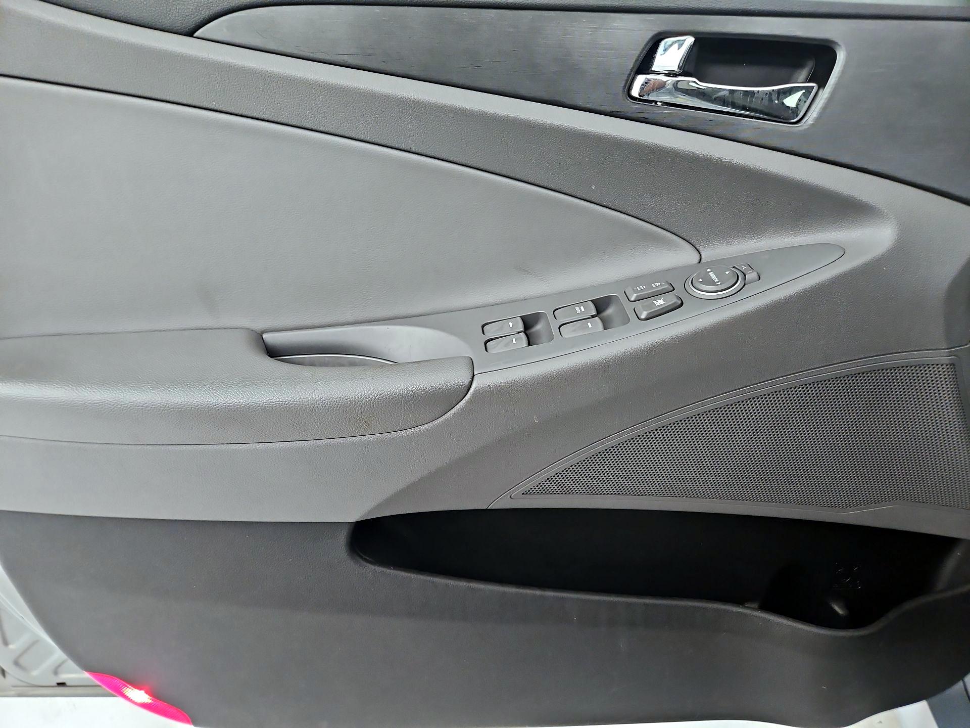 Thumbnail: 2014 Hyundai Sonata - 10