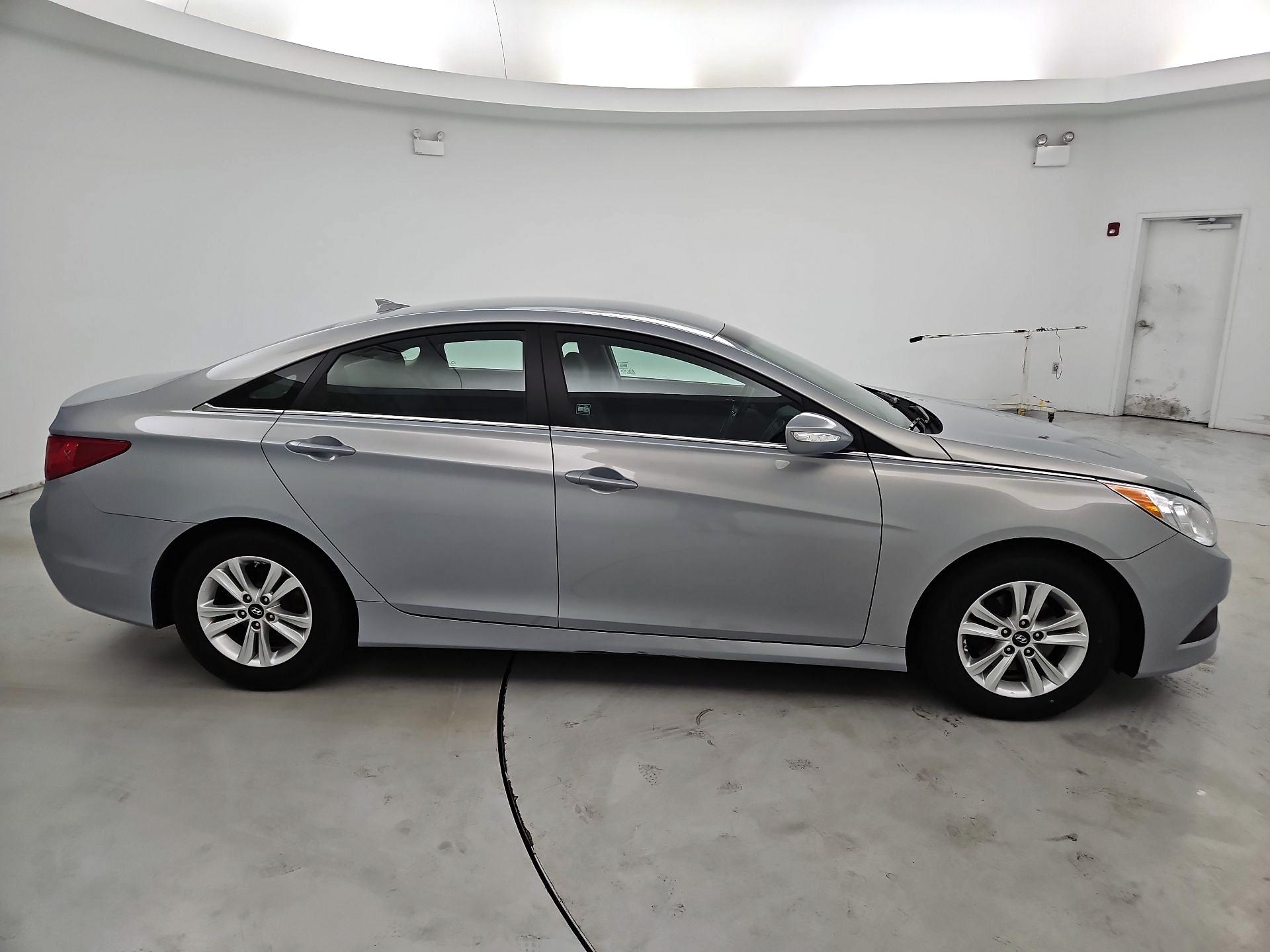 Thumbnail: 2014 Hyundai Sonata - 4