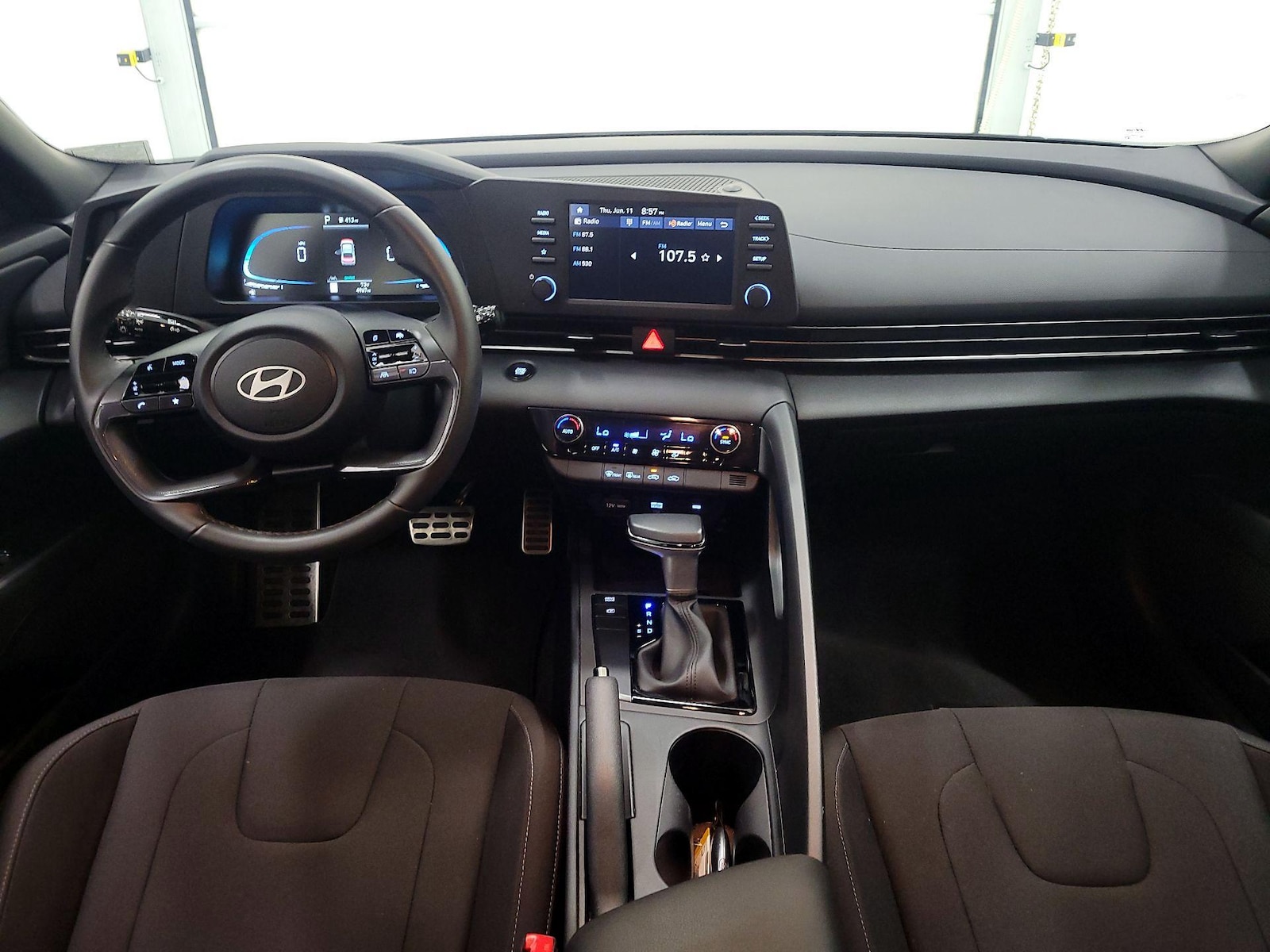 2025 Hyundai Elantra SEL - Photo 10