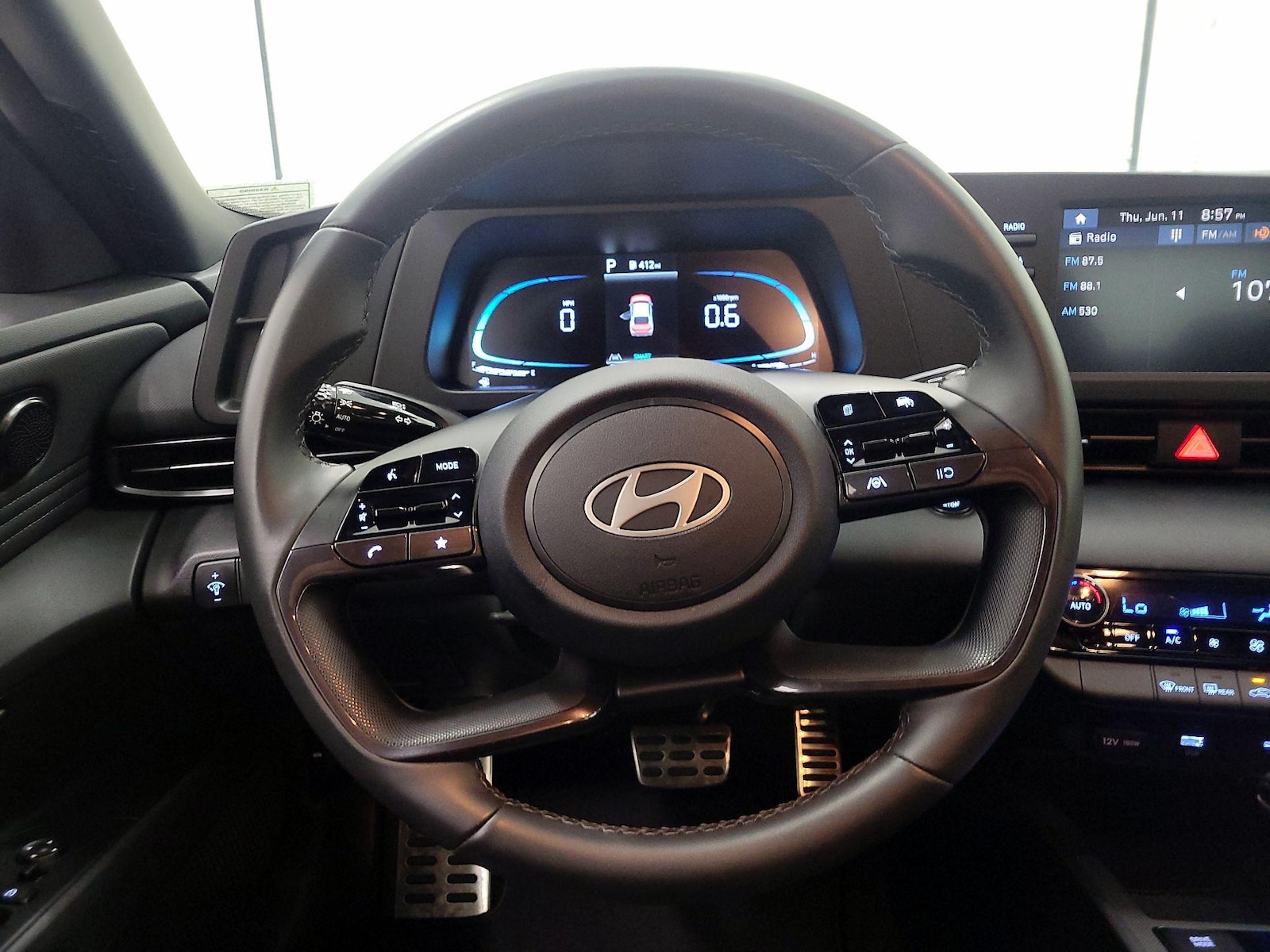 2025 Hyundai Elantra SEL - Photo 11