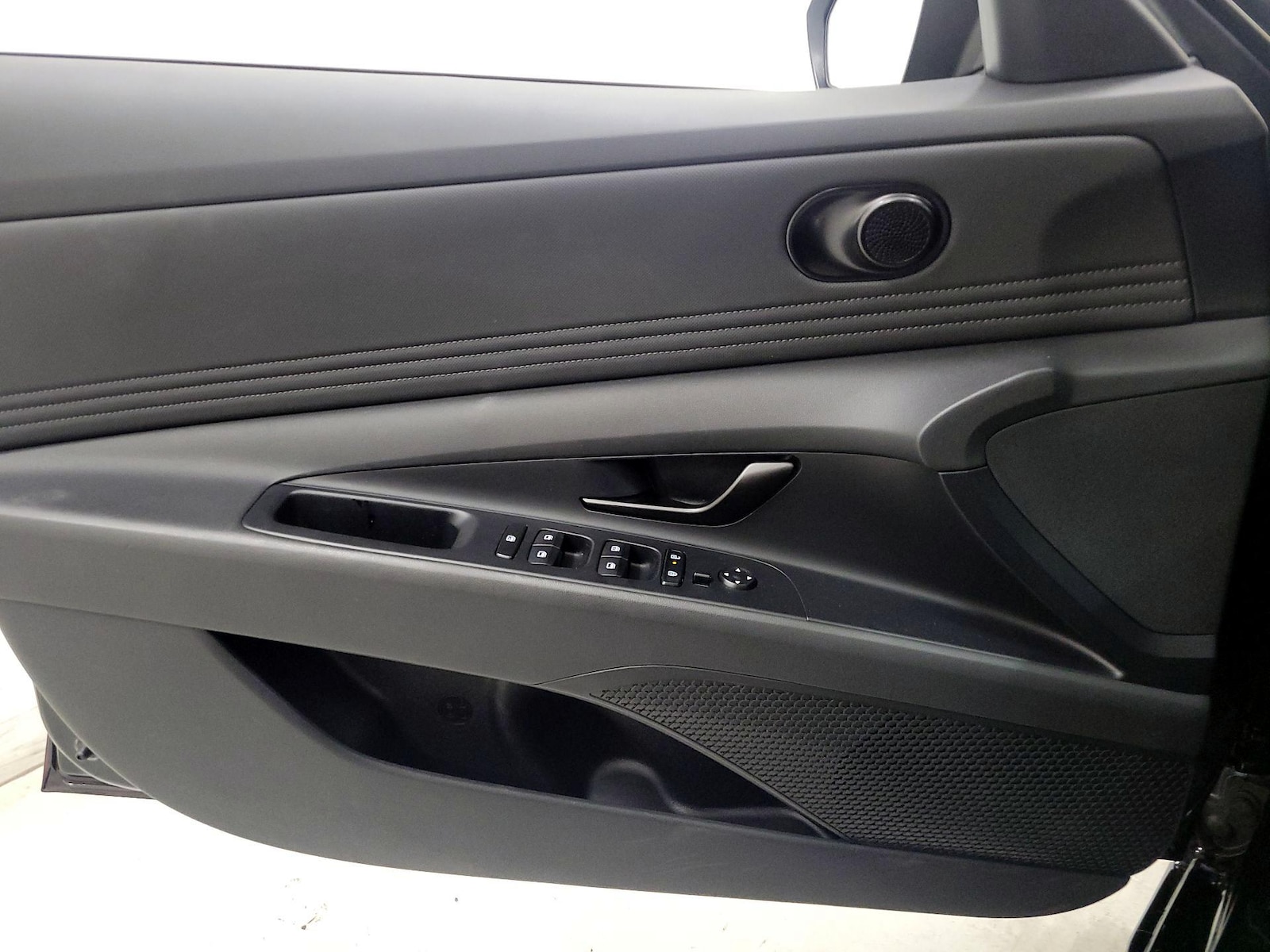 2025 Hyundai Elantra SEL - Photo 13