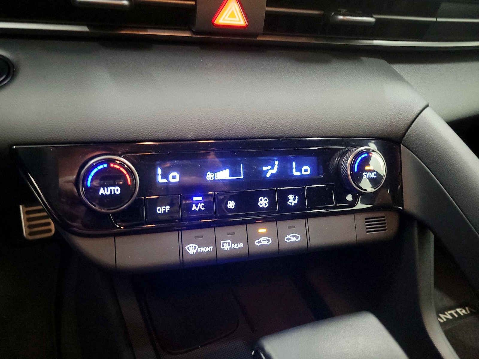 2025 Hyundai Elantra SEL - Photo 17