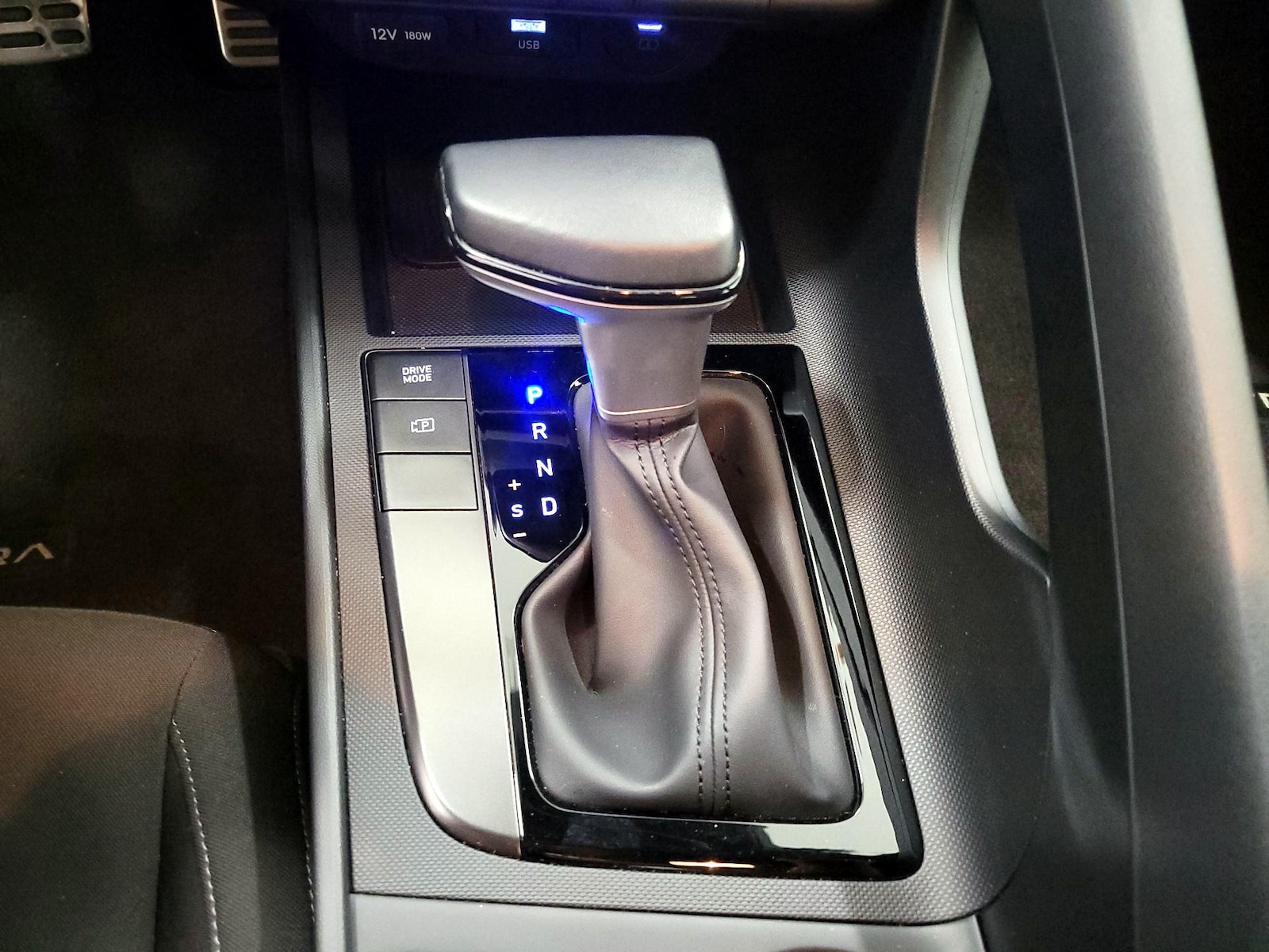 2025 Hyundai Elantra SEL - Photo 18