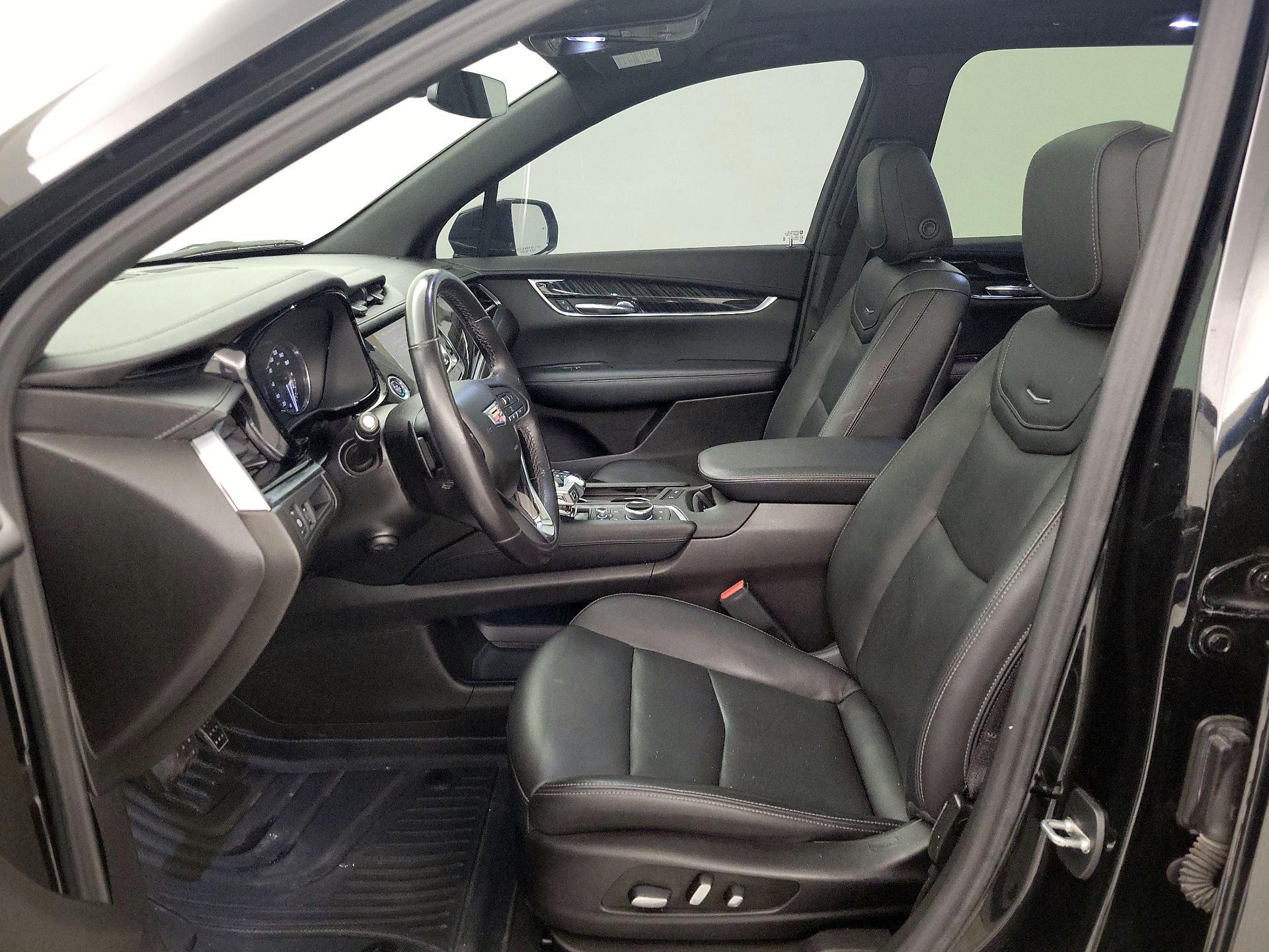Thumbnail: 2022 Cadillac XT6 - 11