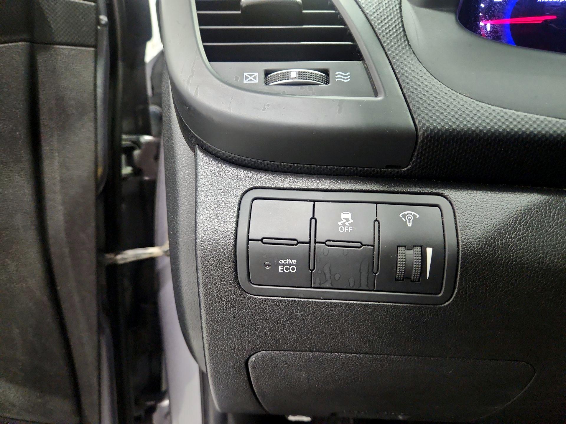 Thumbnail: 2016 Hyundai Accent - 13