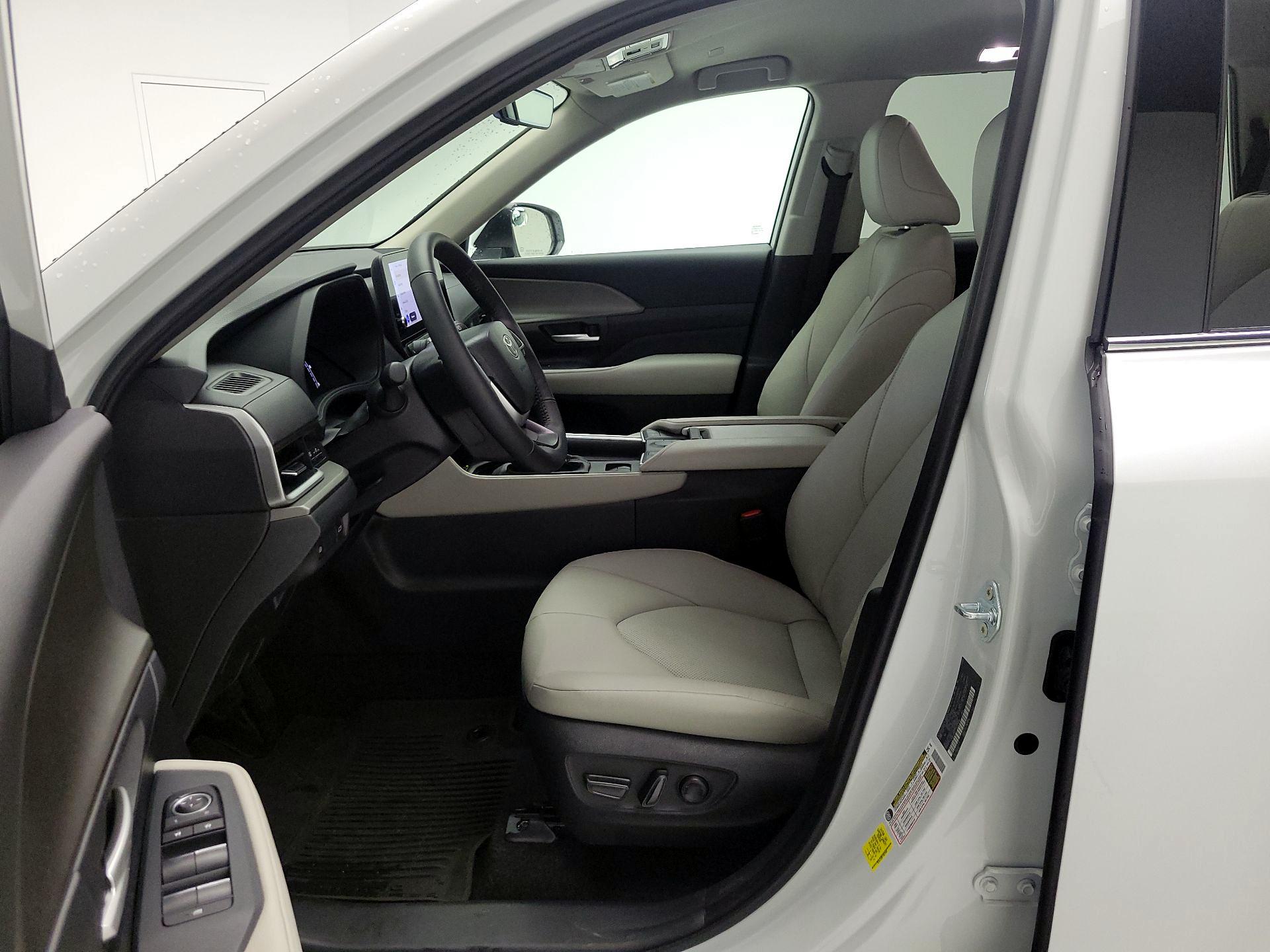 Thumbnail: 2026 Toyota Highlander - 11