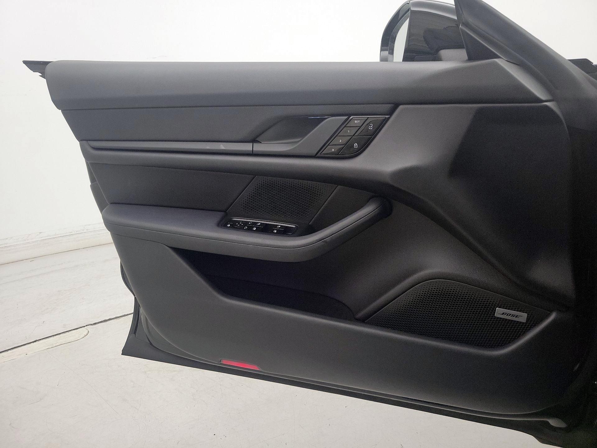 Thumbnail: 2021 Porsche Taycan - 12