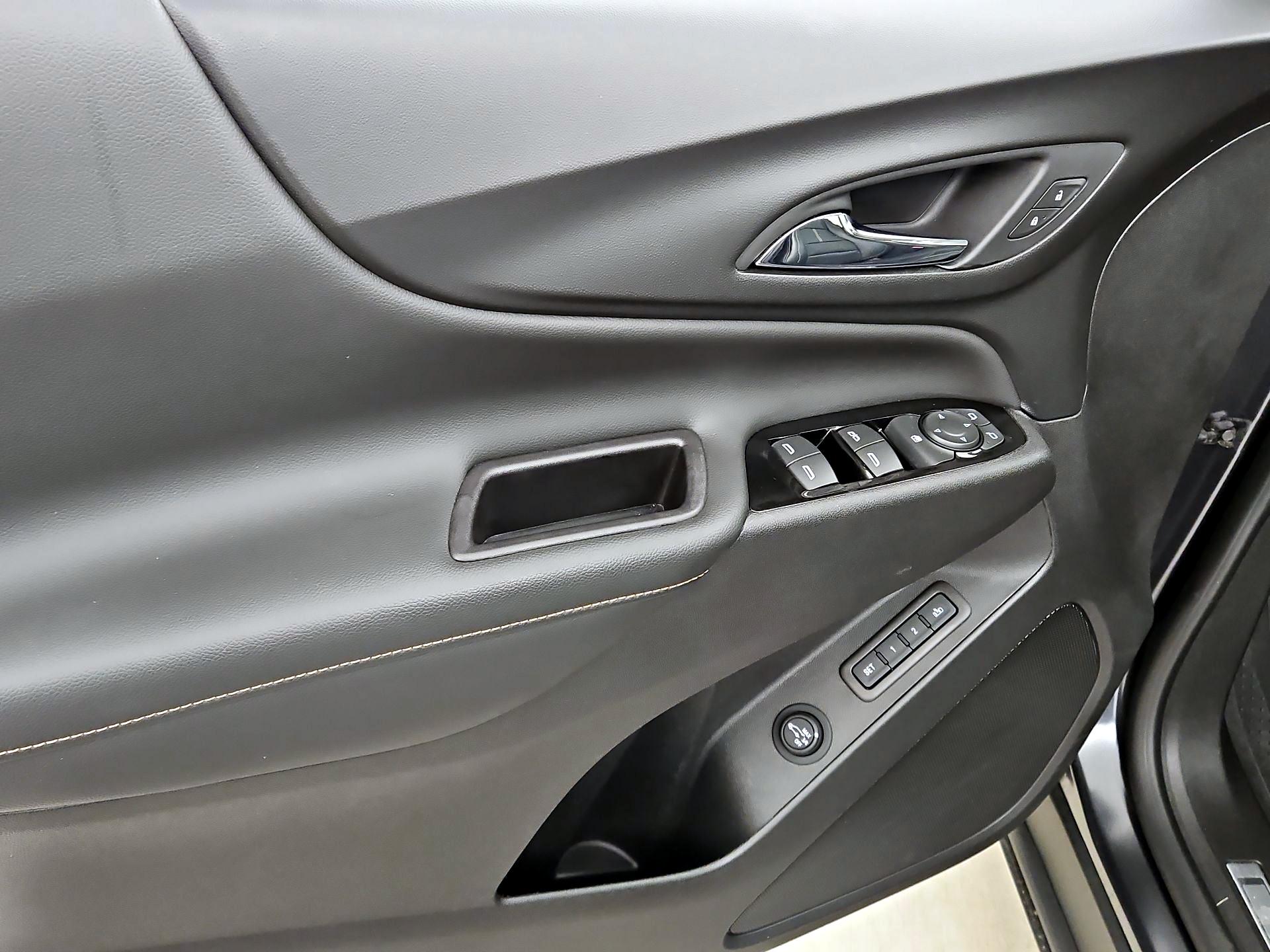 Thumbnail: 2022 Chevrolet Equinox - 12