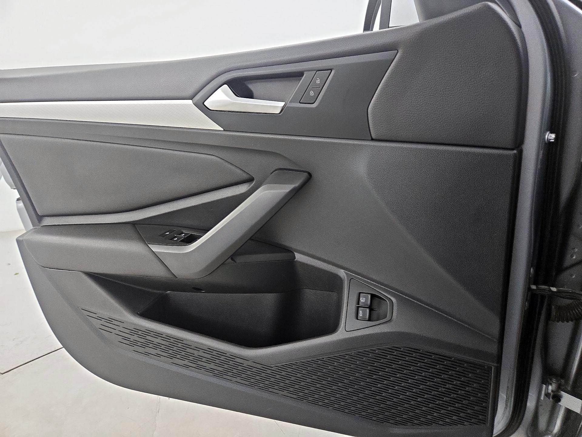 Thumbnail: 2021 Volkswagen Jetta - 12