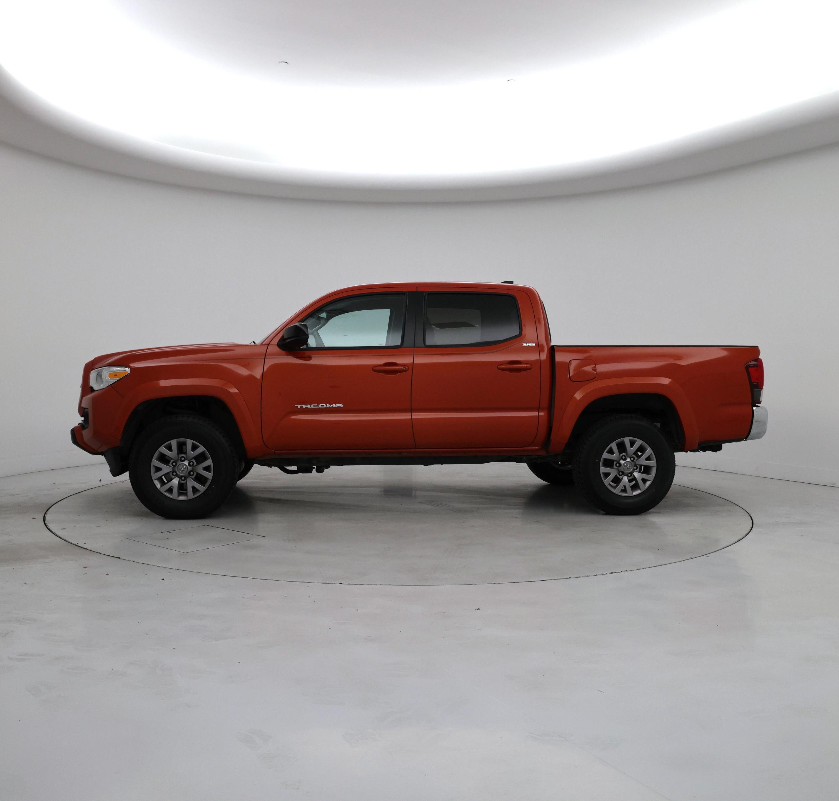 Thumbnail: 2018 Toyota Tacoma - 3