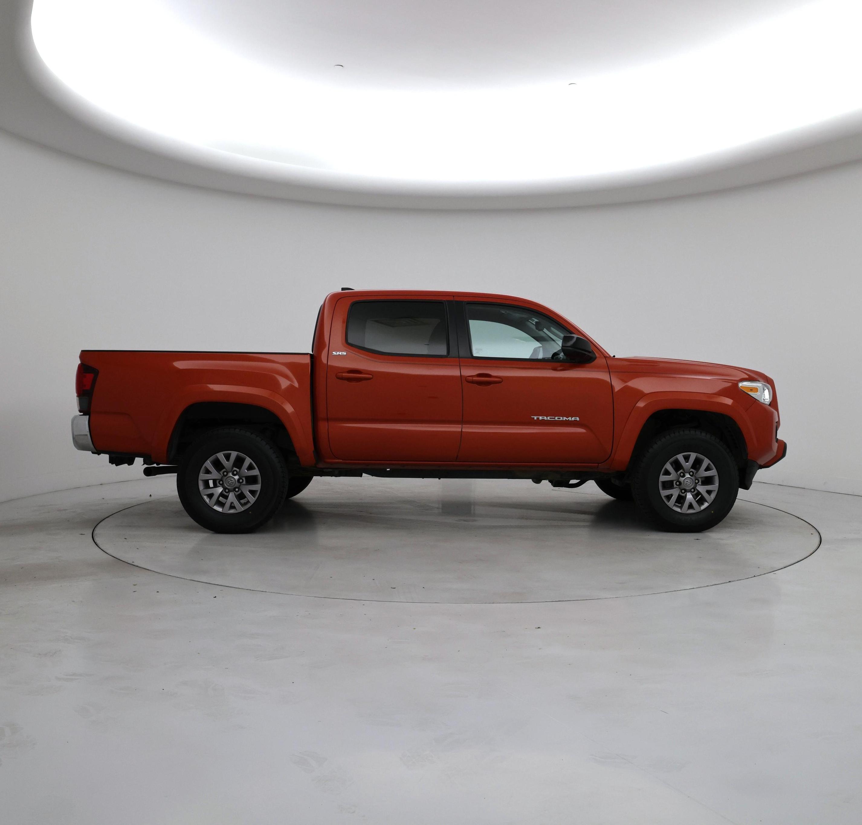 Thumbnail: 2018 Toyota Tacoma - 7