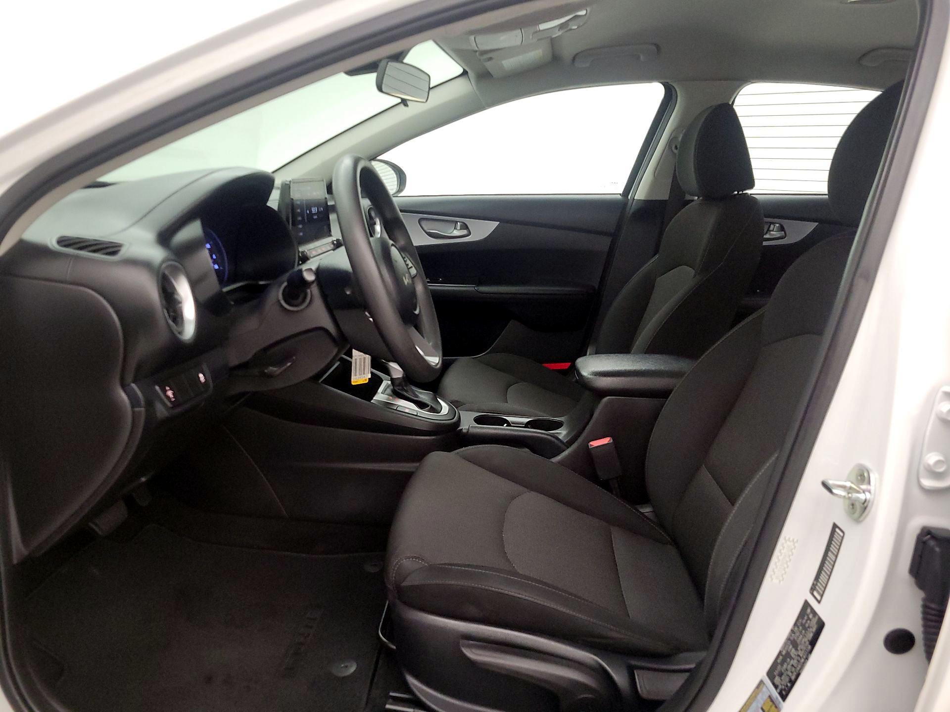 Thumbnail: 2022 Kia Forte - 11