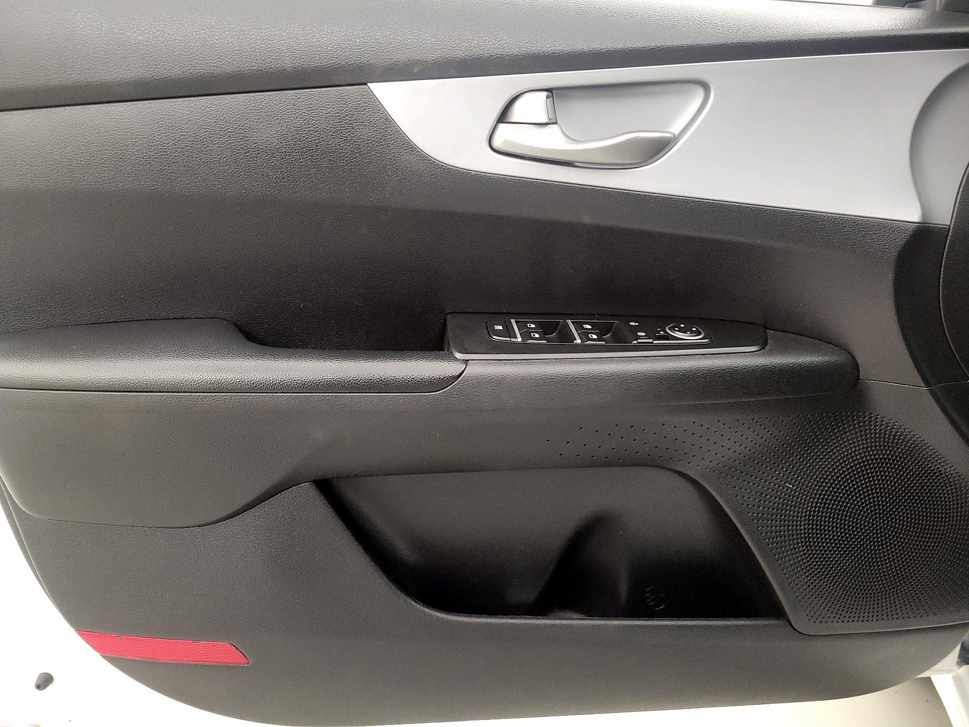 Thumbnail: 2022 Kia Forte - 12