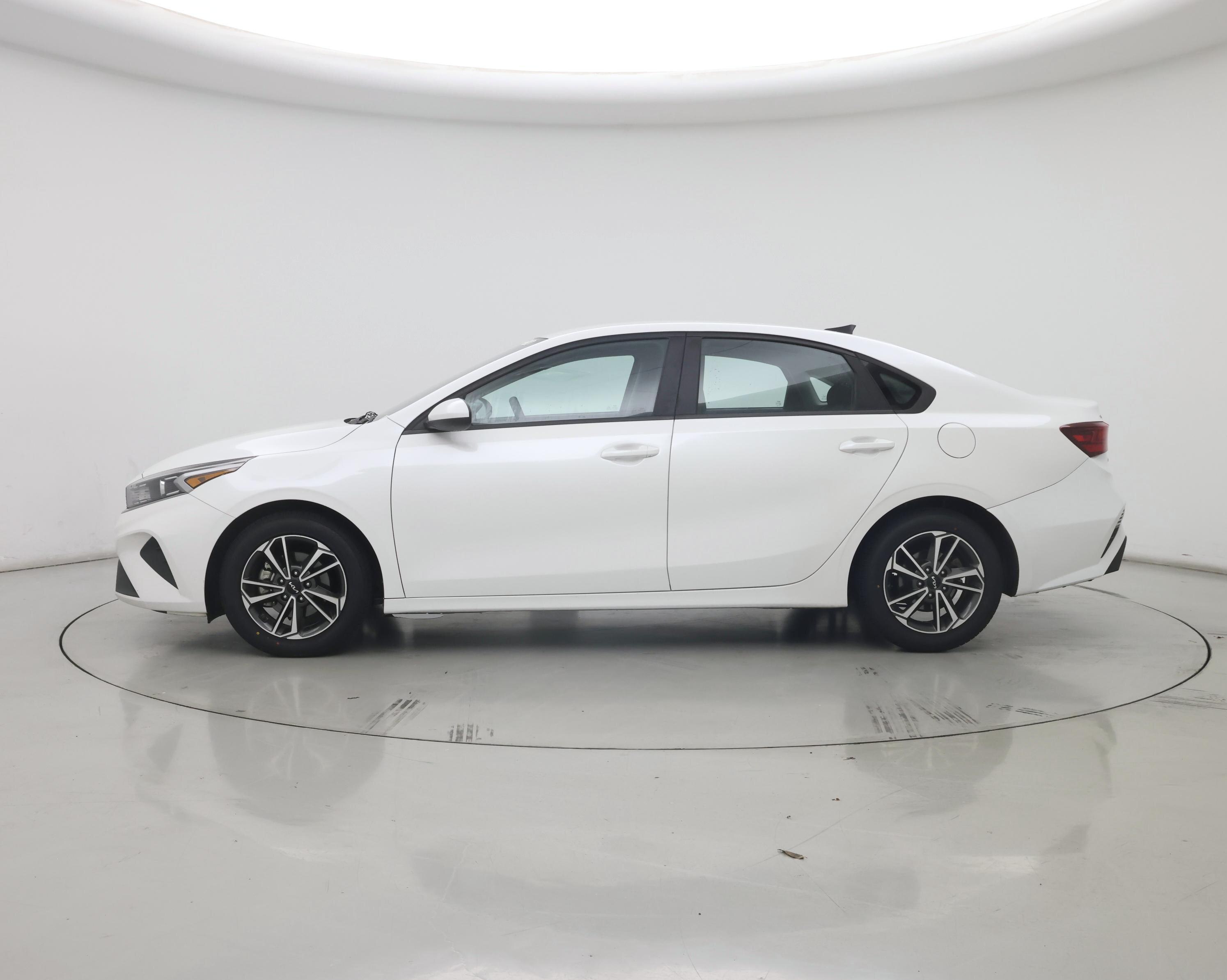 Thumbnail: 2022 Kia Forte - 3