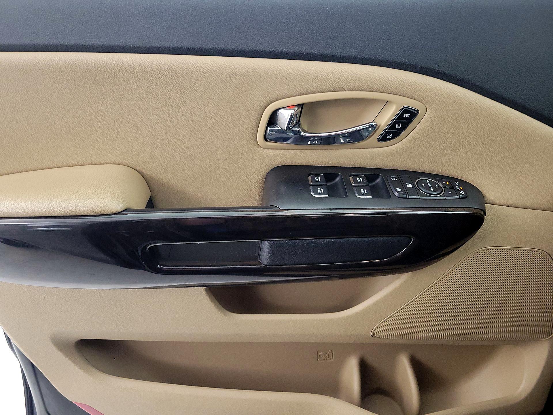 Thumbnail: 2021 Kia Sedona - 12