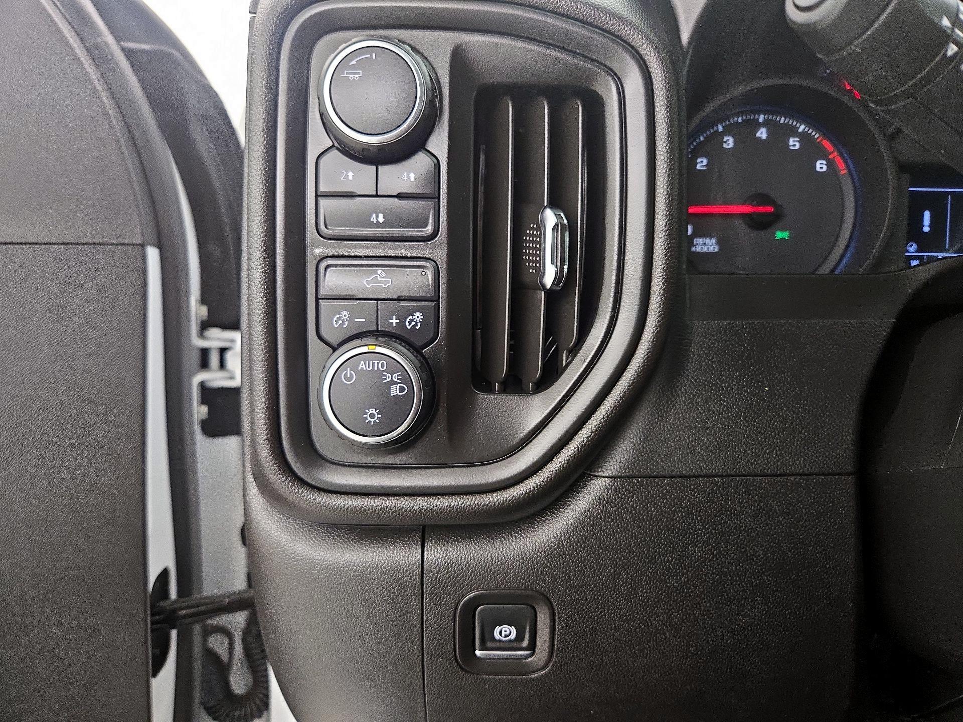 Thumbnail: 2025 Chevrolet Silverado 2500 - 13