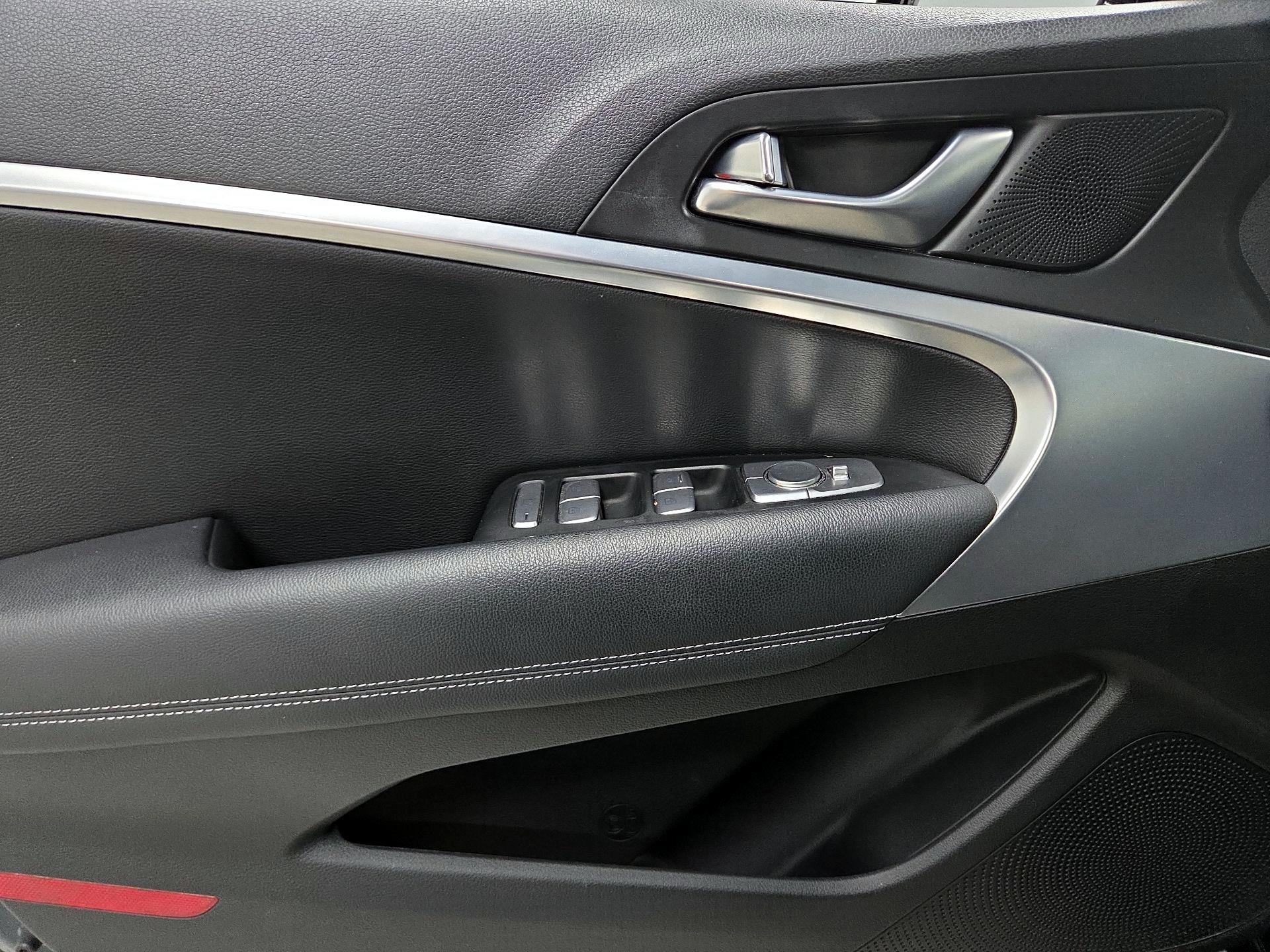 Thumbnail: 2022 Genesis G70 - 10