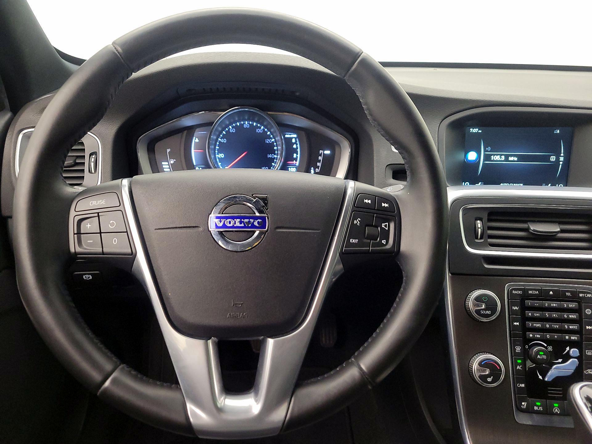 Thumbnail: 2016 Volvo S60 - 10
