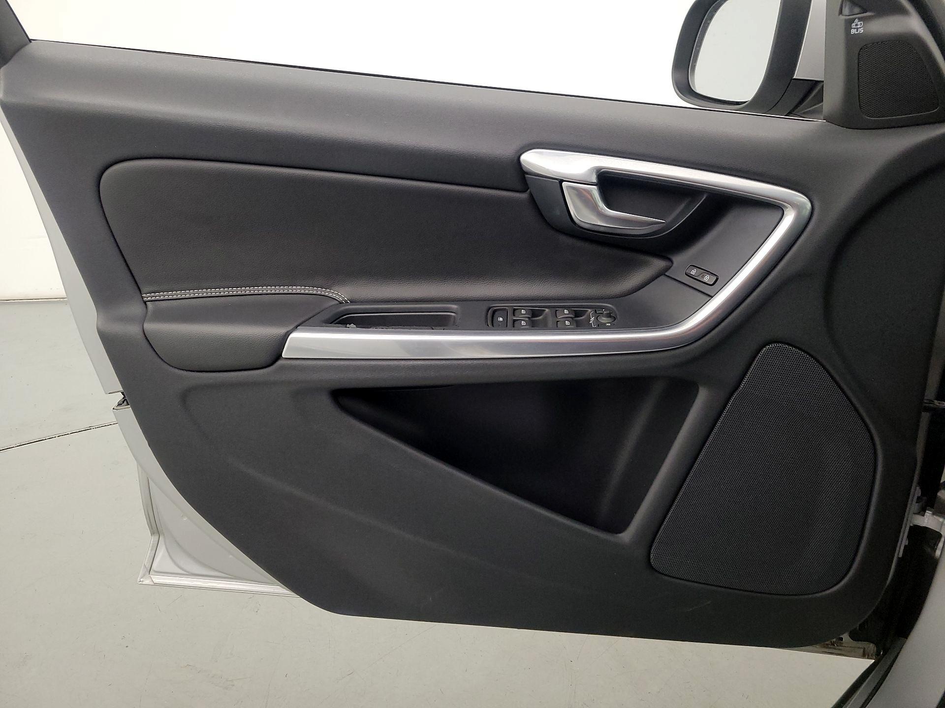 Thumbnail: 2016 Volvo S60 - 12