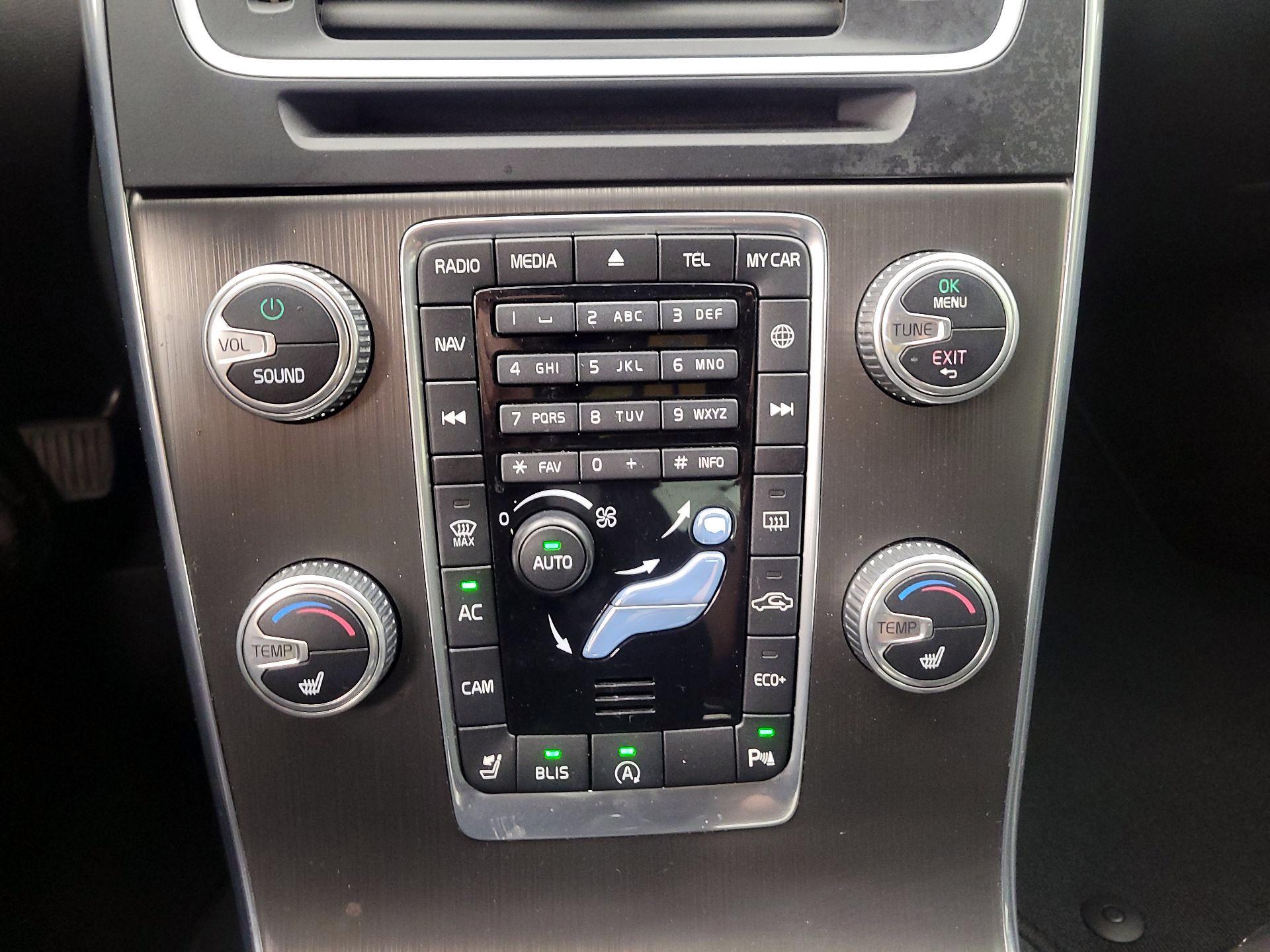 Thumbnail: 2016 Volvo S60 - 16