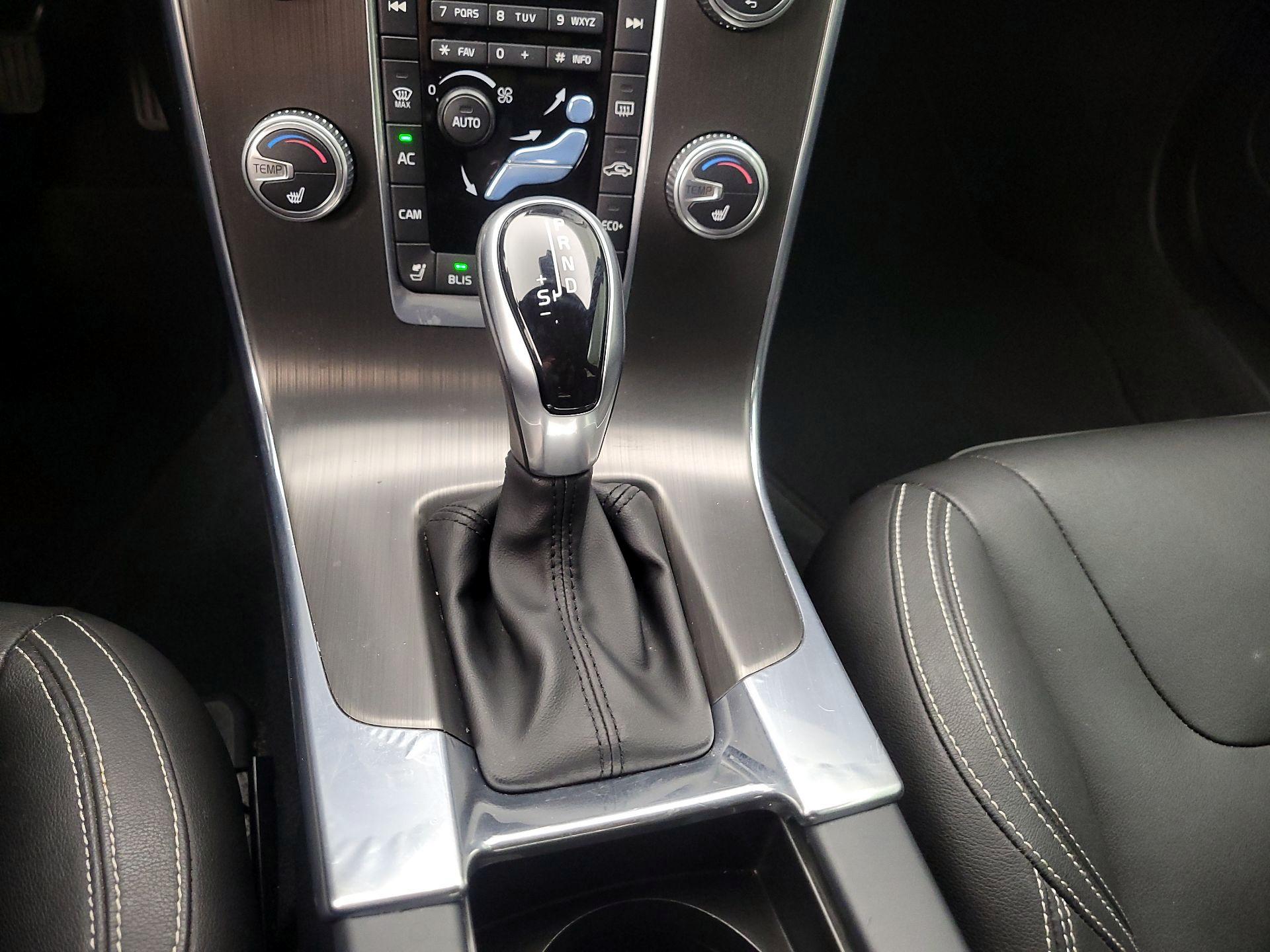 Thumbnail: 2016 Volvo S60 - 17
