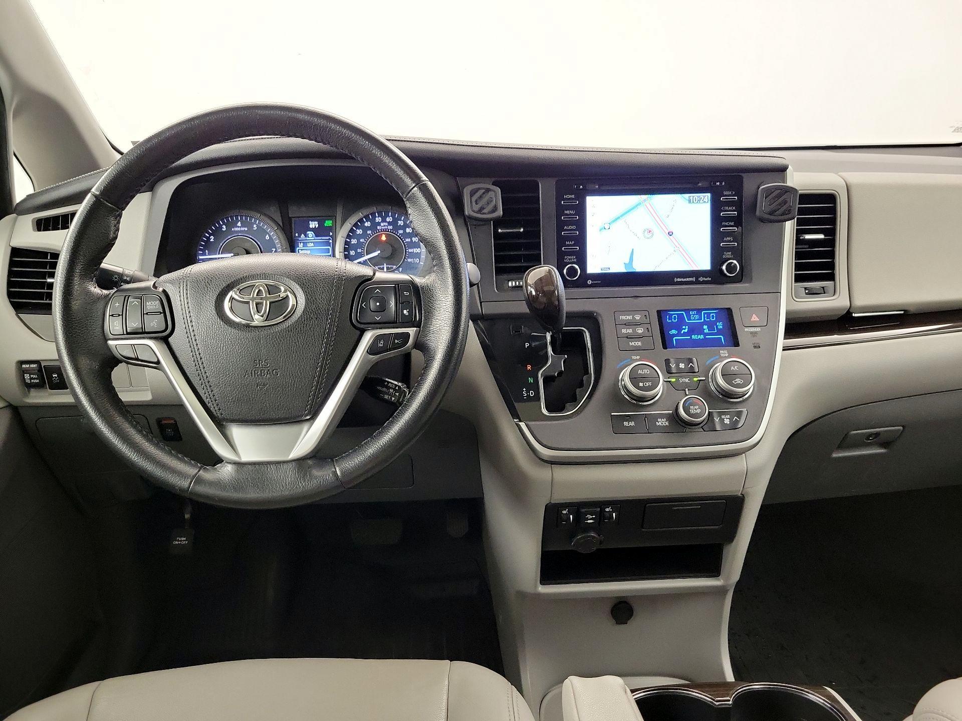 Thumbnail: 2020 Toyota Sienna - 9